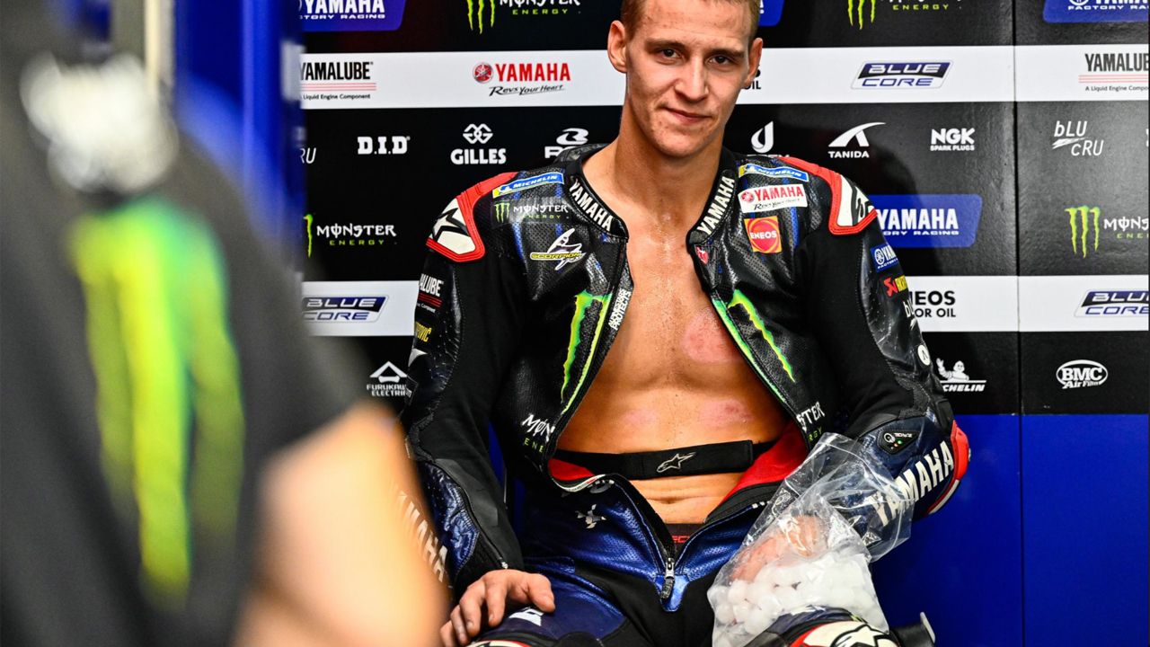 Fabio Quartararo ha sufrido una caída en el FP4 de Malasia y se ha fracturado el dedo corazón de la mano izquierda.