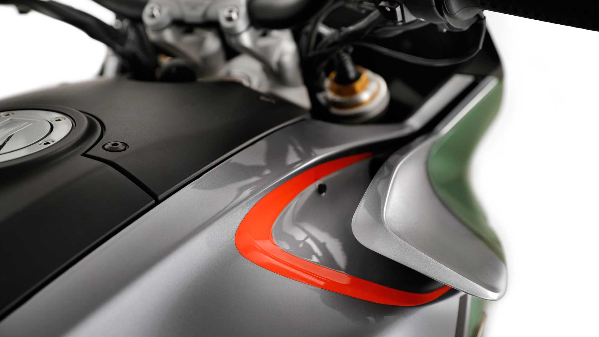 Moto Guzzi V 100 Estudio Detalles (3)