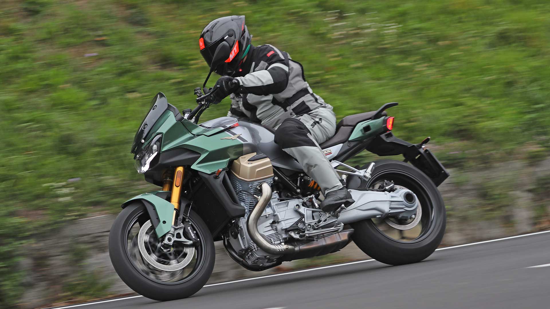 Moto Guzzi V 100 Mandello accion (11)