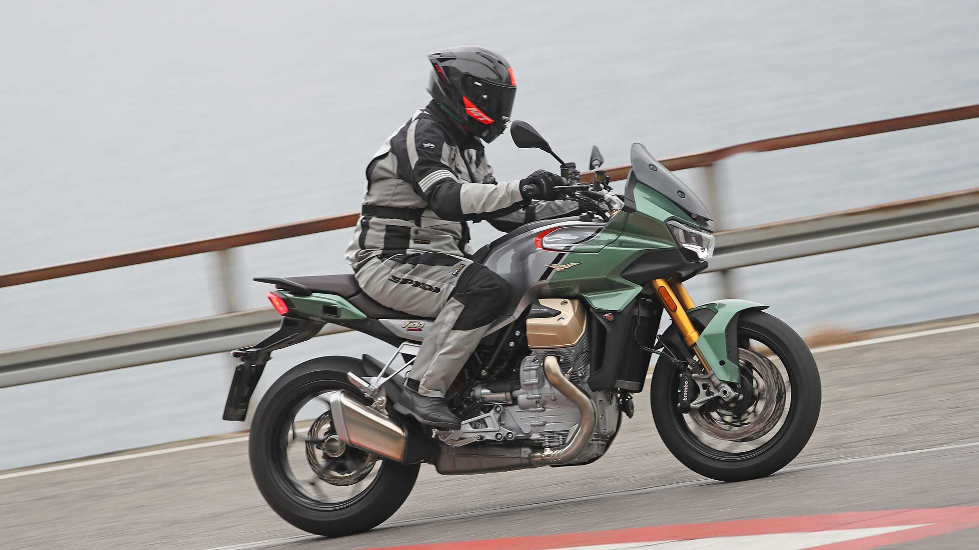 Moto Guzzi V 100 Mandello accion (31)