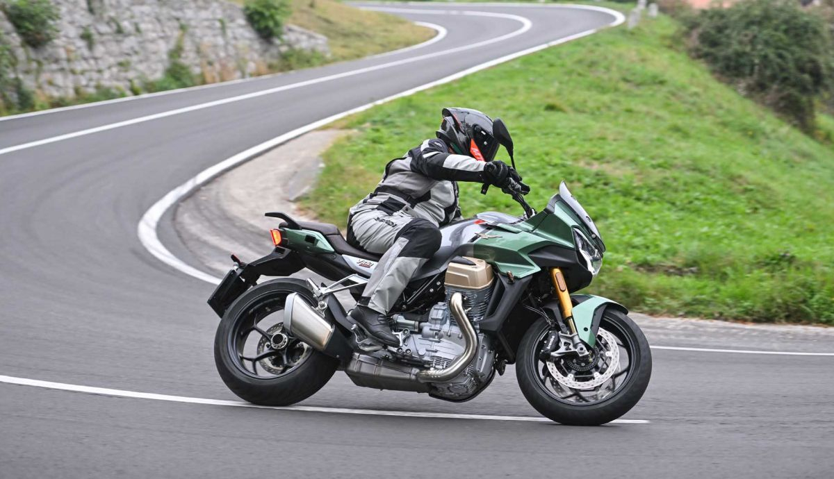 Moto Guzzi V 100 Mandello accion (59) Moto Guzzi V 100 Mandello accion (59)