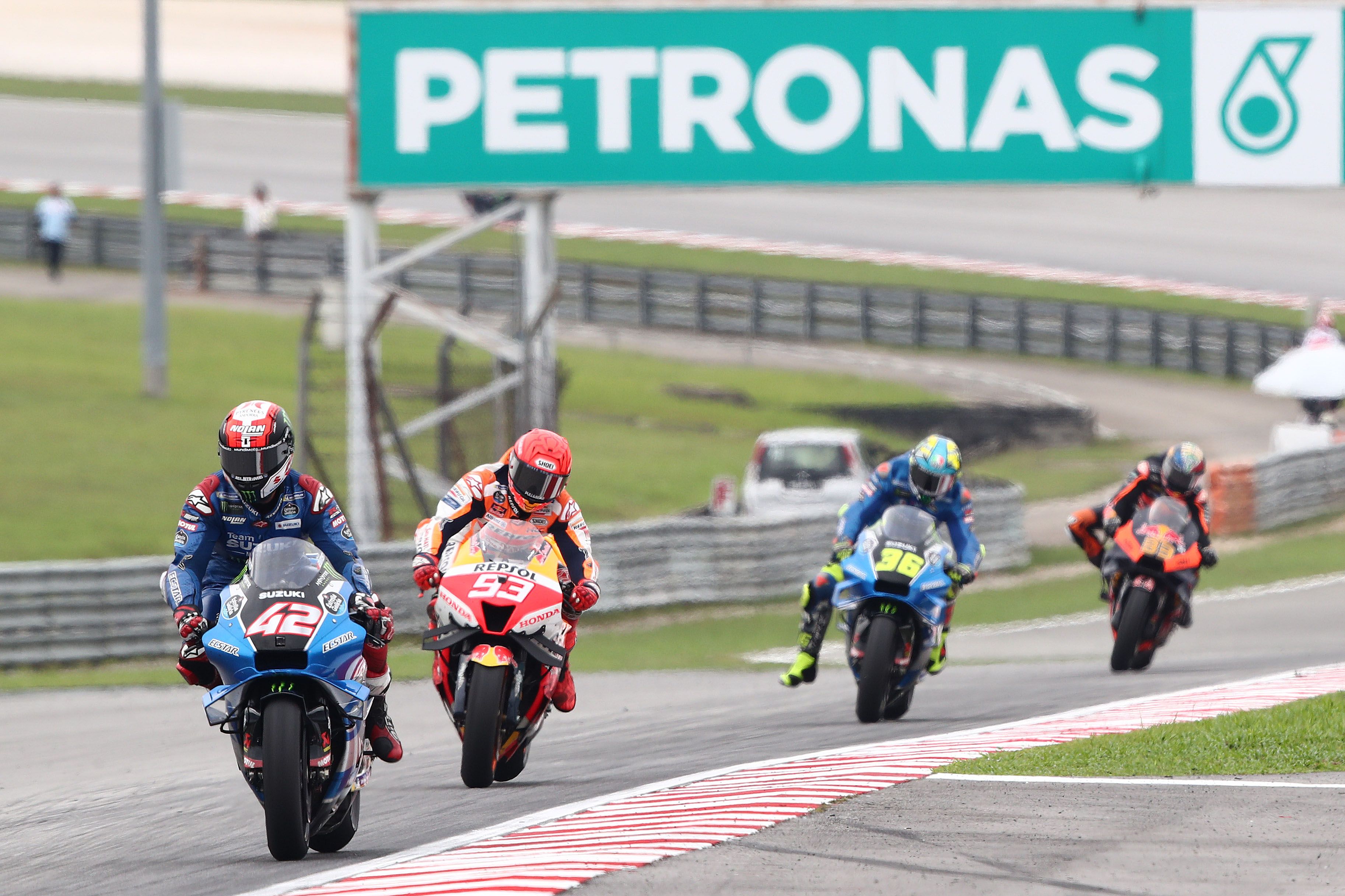 Álex Rins seguido por Marc Márquez, Joan Mir y Brad Binder, MotoGP Malasia 2022