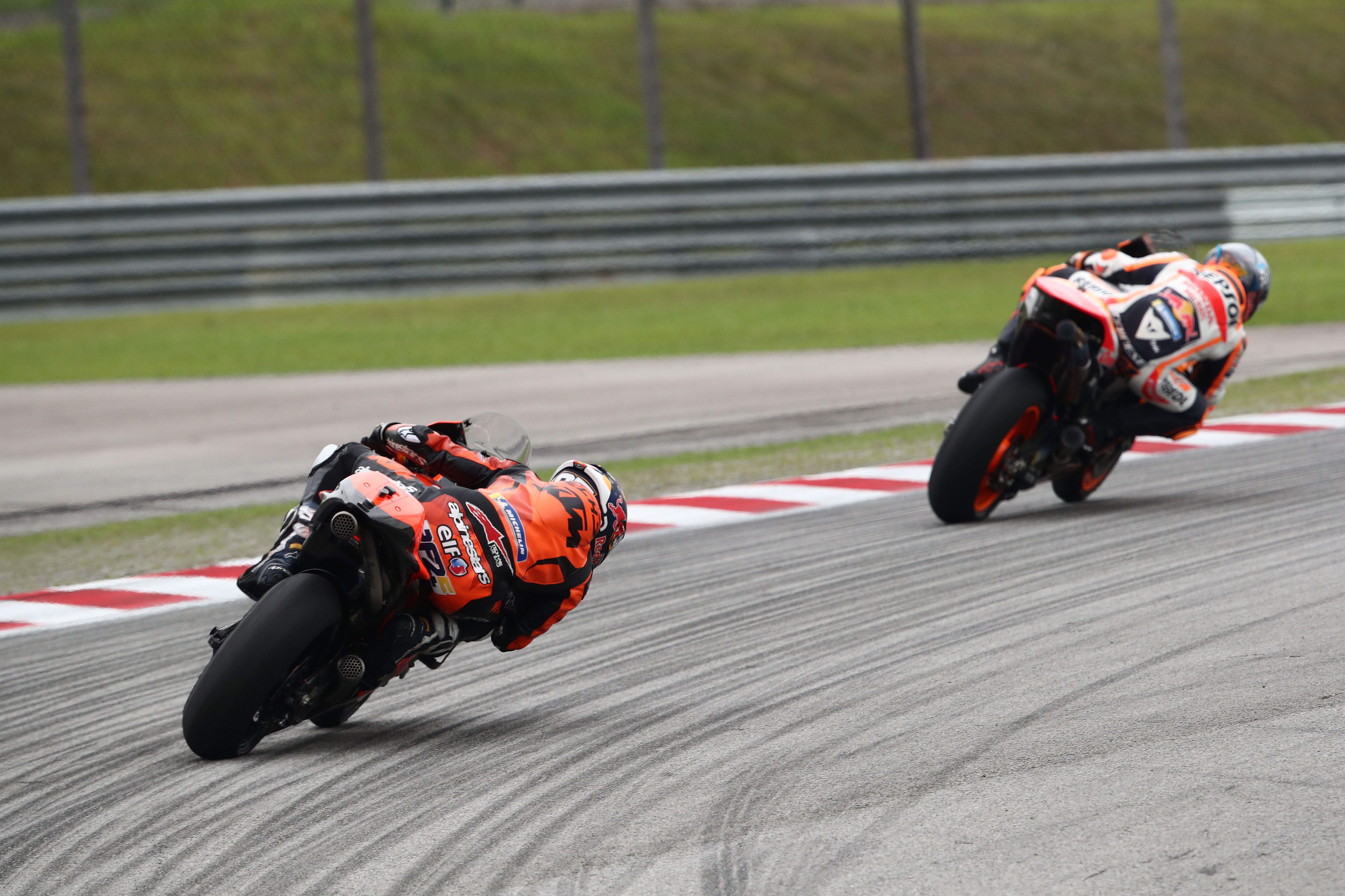Raúl Fernández persigue a Pol Espargaró, MotoGP Malasia 2022