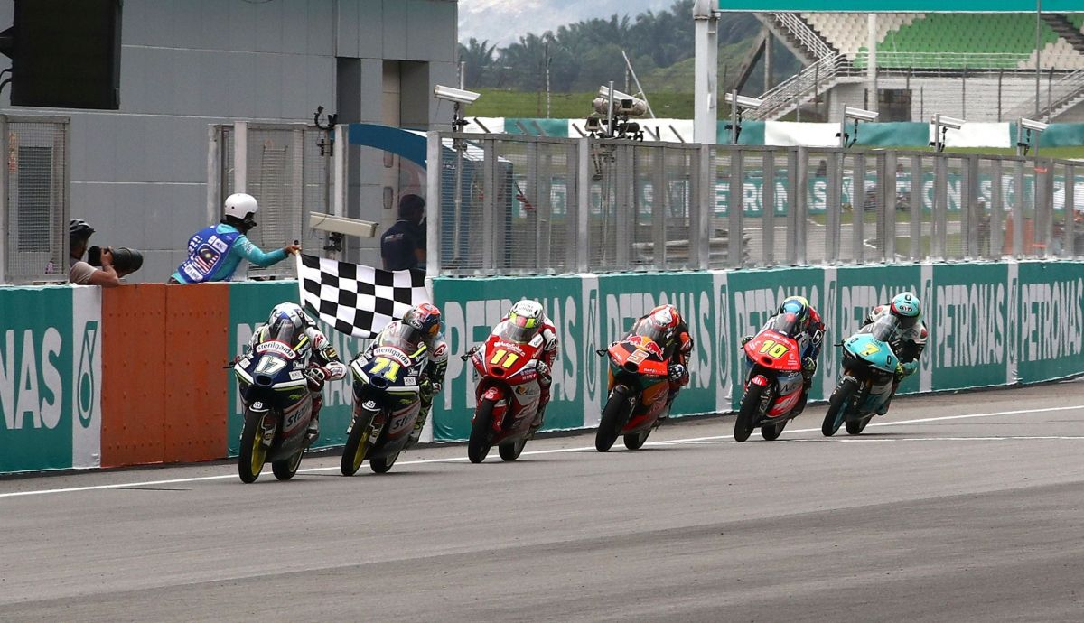 John McPhee vence ante Ayumu Sasaki, Sergio García, Jaume Masià, Diogo Moreira y Dennis Foggia John McPhee vence ante Ayumu Sasaki, Sergio García, Jaume Masià, Diogo Moreira y Dennis Foggia