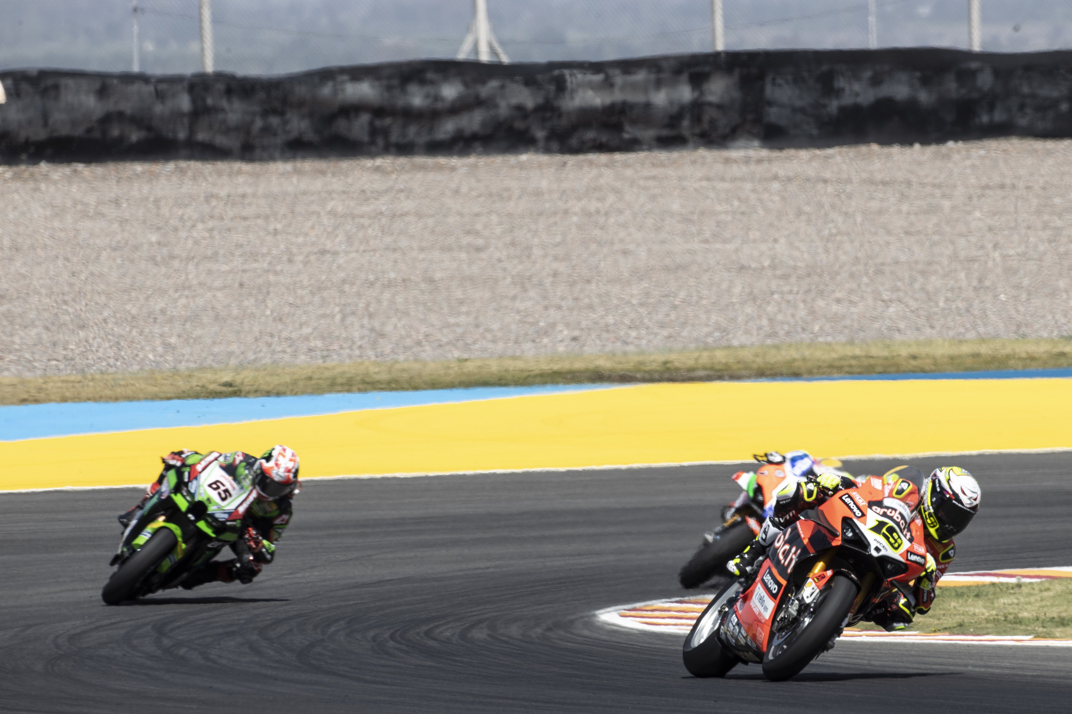 Álvaro Bautista se marcha de Jonathan Rea y Axel Bassani, WSBK Argentina 2022