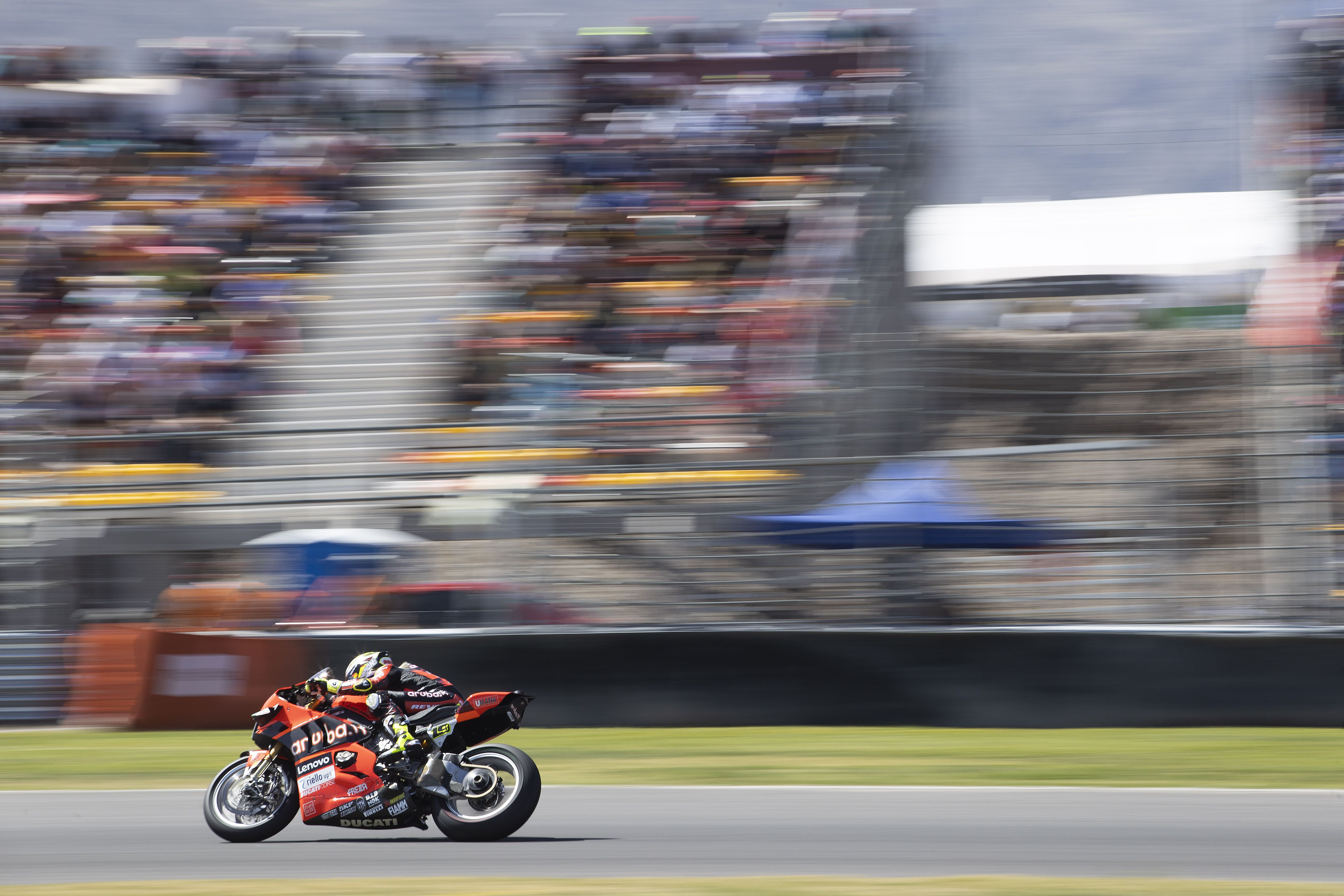 Álvaro Bautista se marcha en solitario a por la victoria, WSBK Argentina 2022