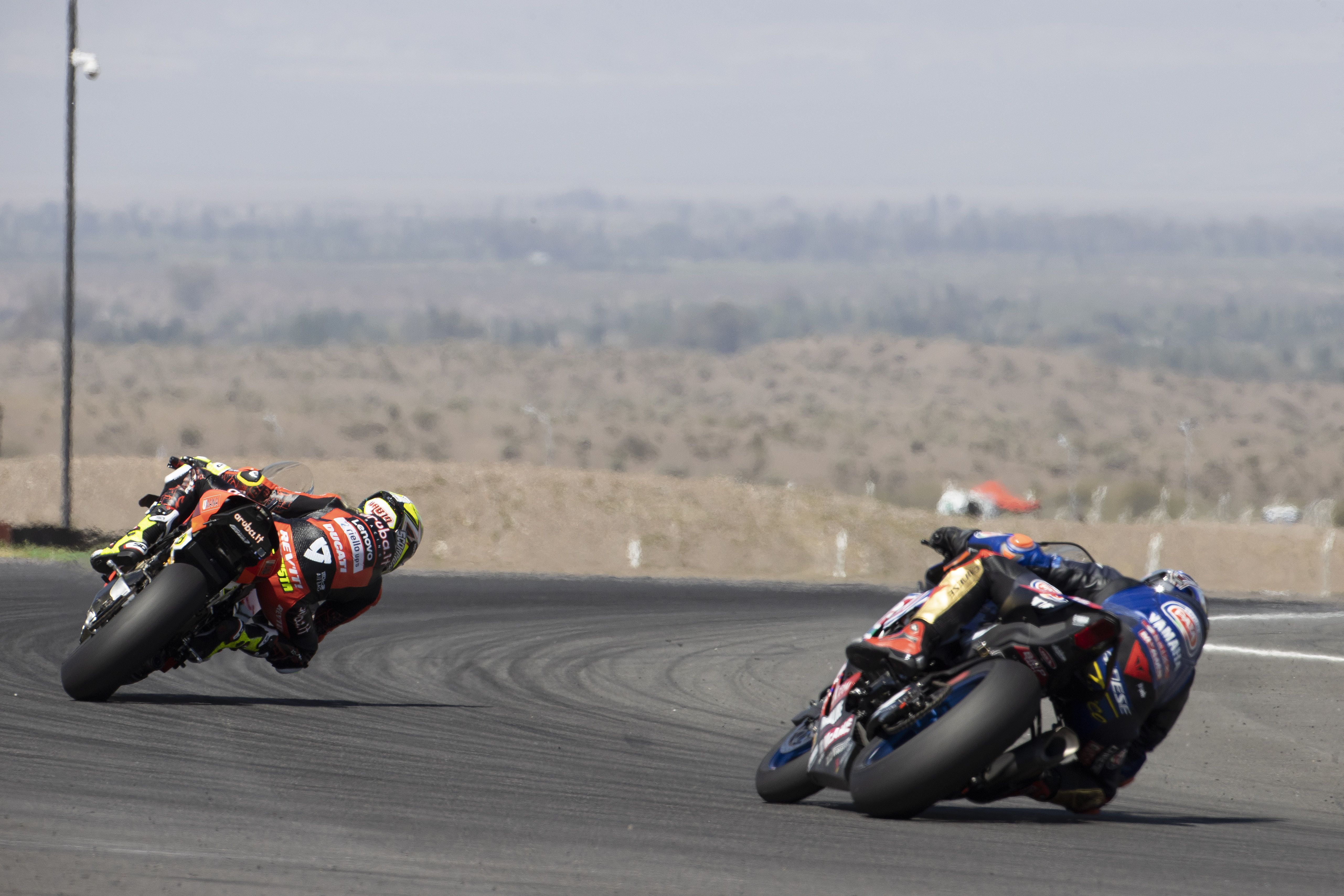 Álvaro Bautitsa perseguido por Toprak Razgatlioglu, WSBK Argentina 2022