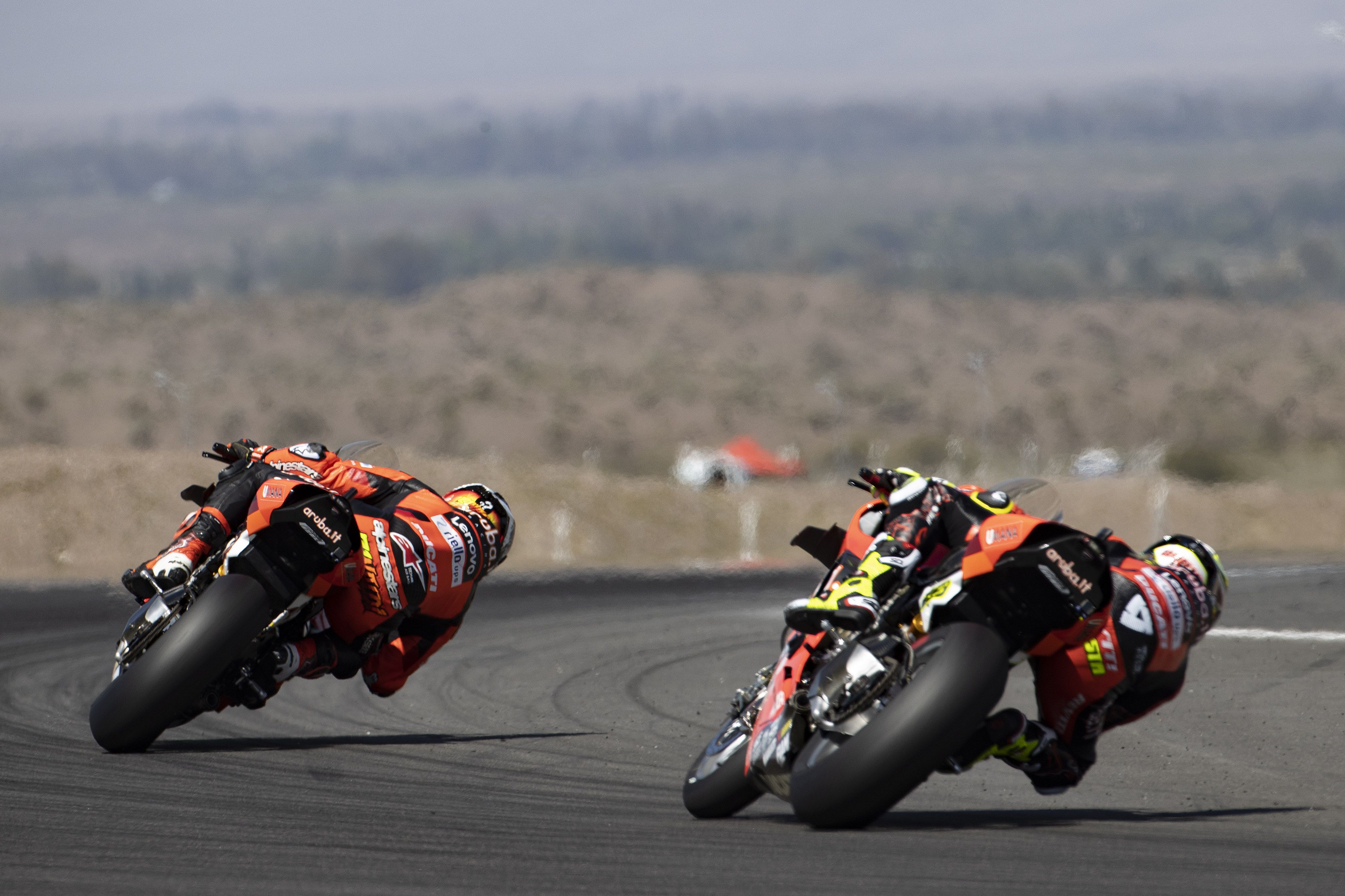 Michael Rinaldi seguido por Álvaro Bautista, WSBK Argentina 2022