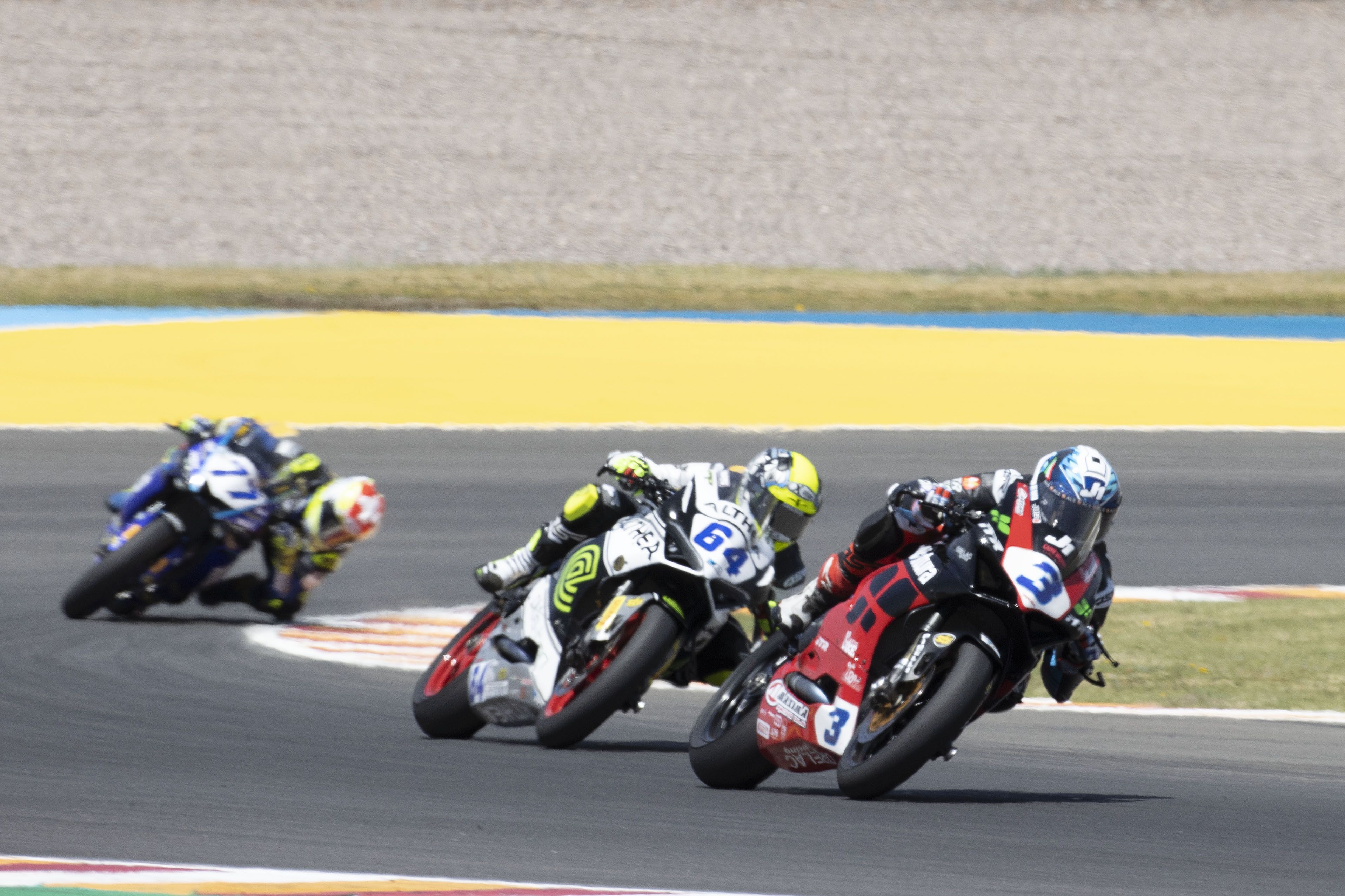 Raffaele De Rosa y Federico Caricasulo seguidos por Dominique Aegerter, WSS Argentina 2022