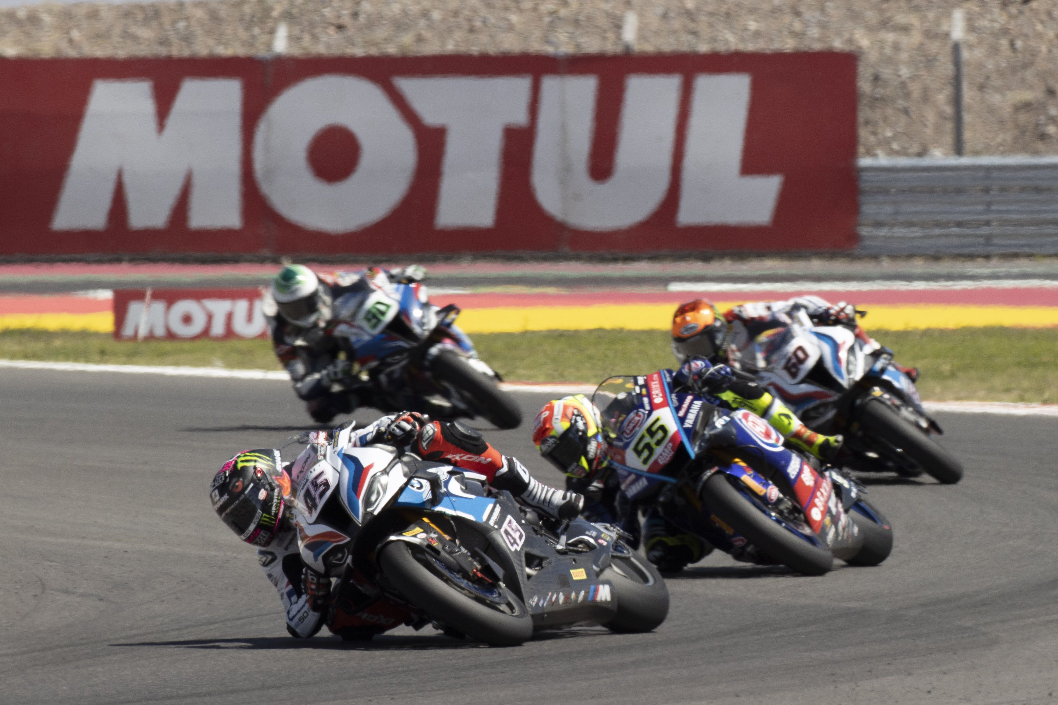 Scott Redding seguido por Andrea Locatelli, Michael VD Mark y Eugene Laverty, WSBK Argentina 2022