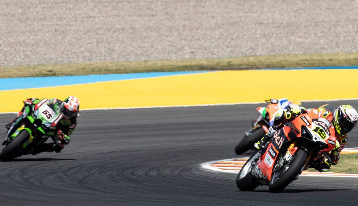 Álvaro Bautista se marcha de Jonathan Rea y Axel Bassani, WSBK Argentina 2022 Álvaro Bautista se marcha de Jonathan Rea y Axel Bassani, WSBK Argentina 2022