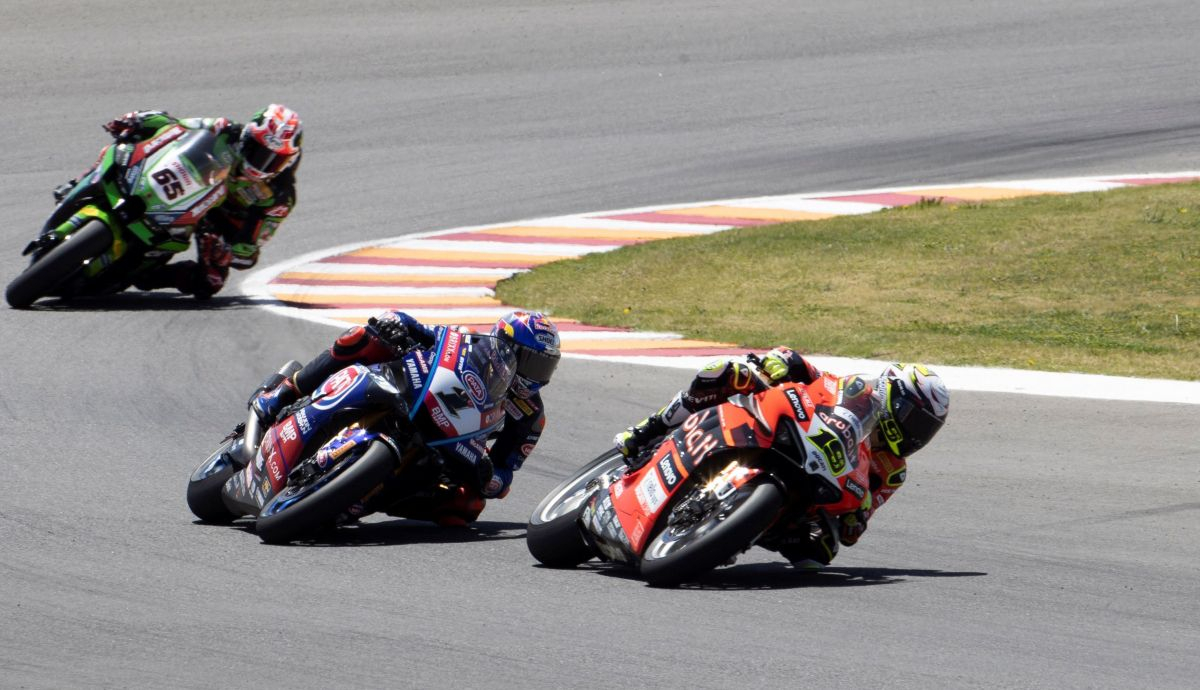 Álvaro Bautista seguido por Toprak Razgatlioglu y Jonathan Rea, WSBK Argentina 2022 Álvaro Bautista seguido por Toprak Razgatlioglu y Jonathan Rea, WSBK Argentina 2022