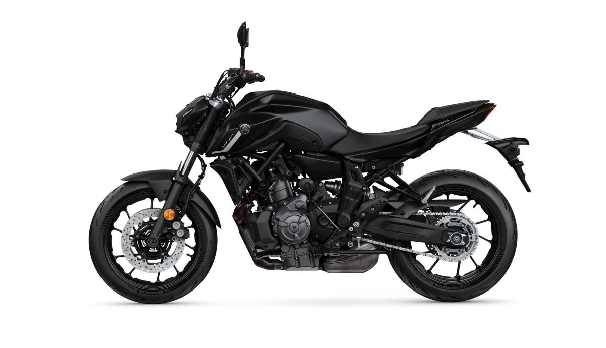 Yamaha MT 07 Pure 2023 Estudio (3)