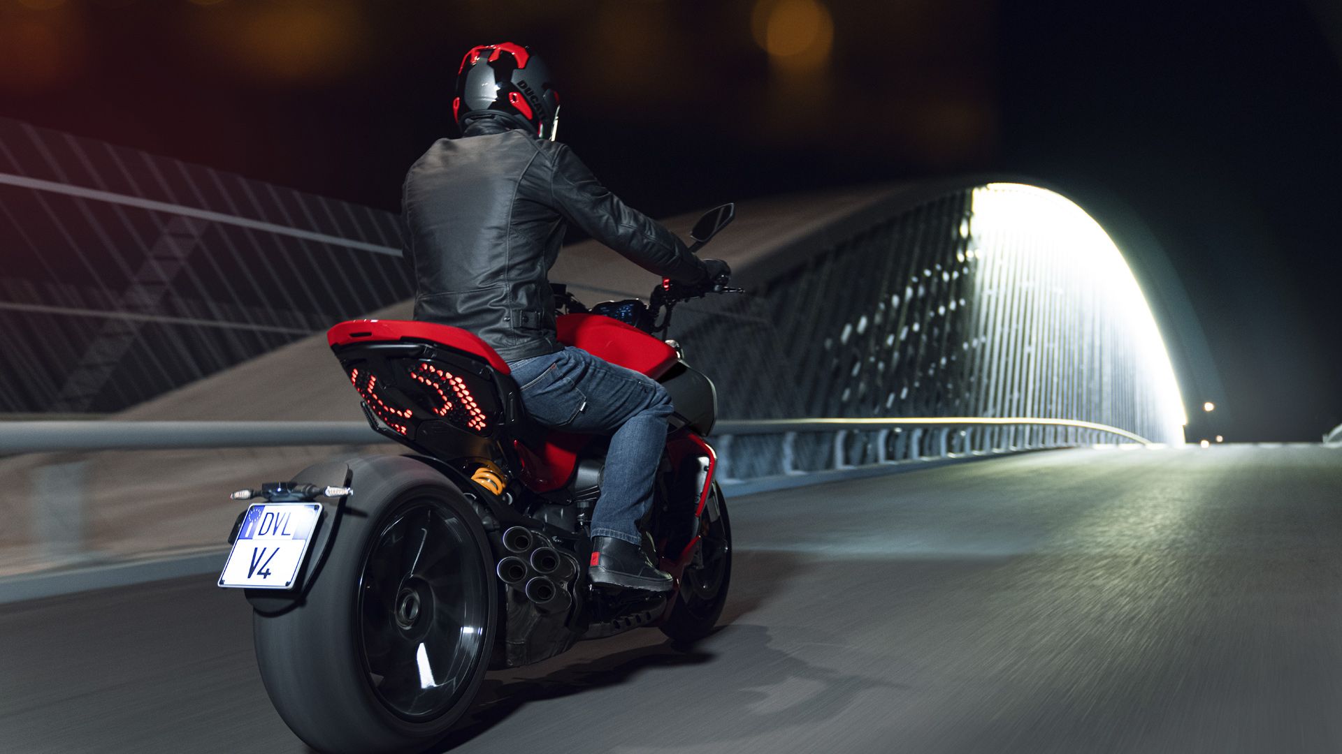Ducati Diavel V4 2023 Accion