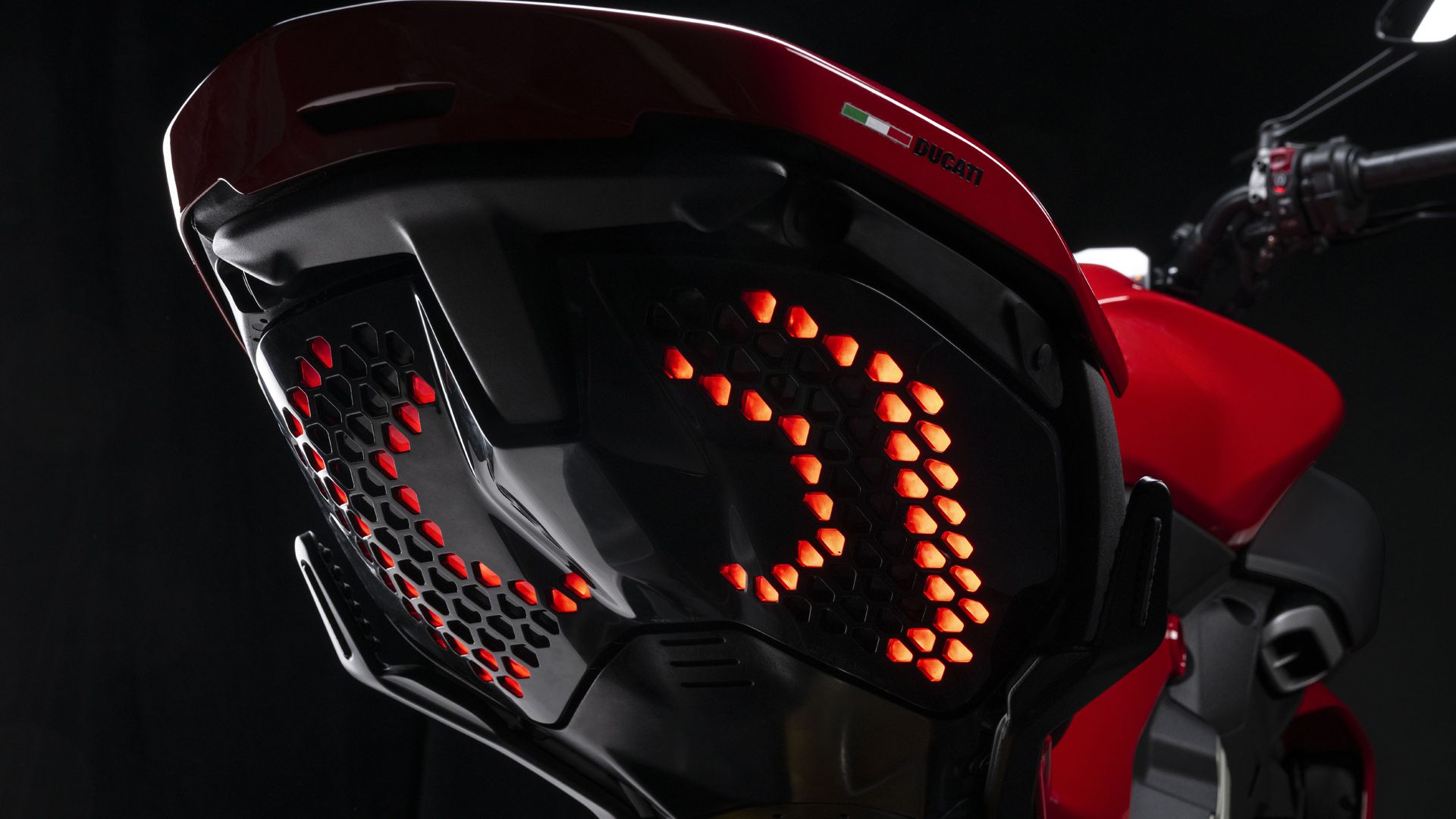 Ducati Diavel V4 2023 Detalles (9)