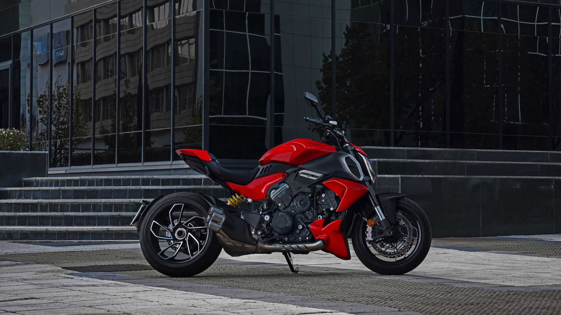 Ducati Diavel V4 2023 Estatica (4)