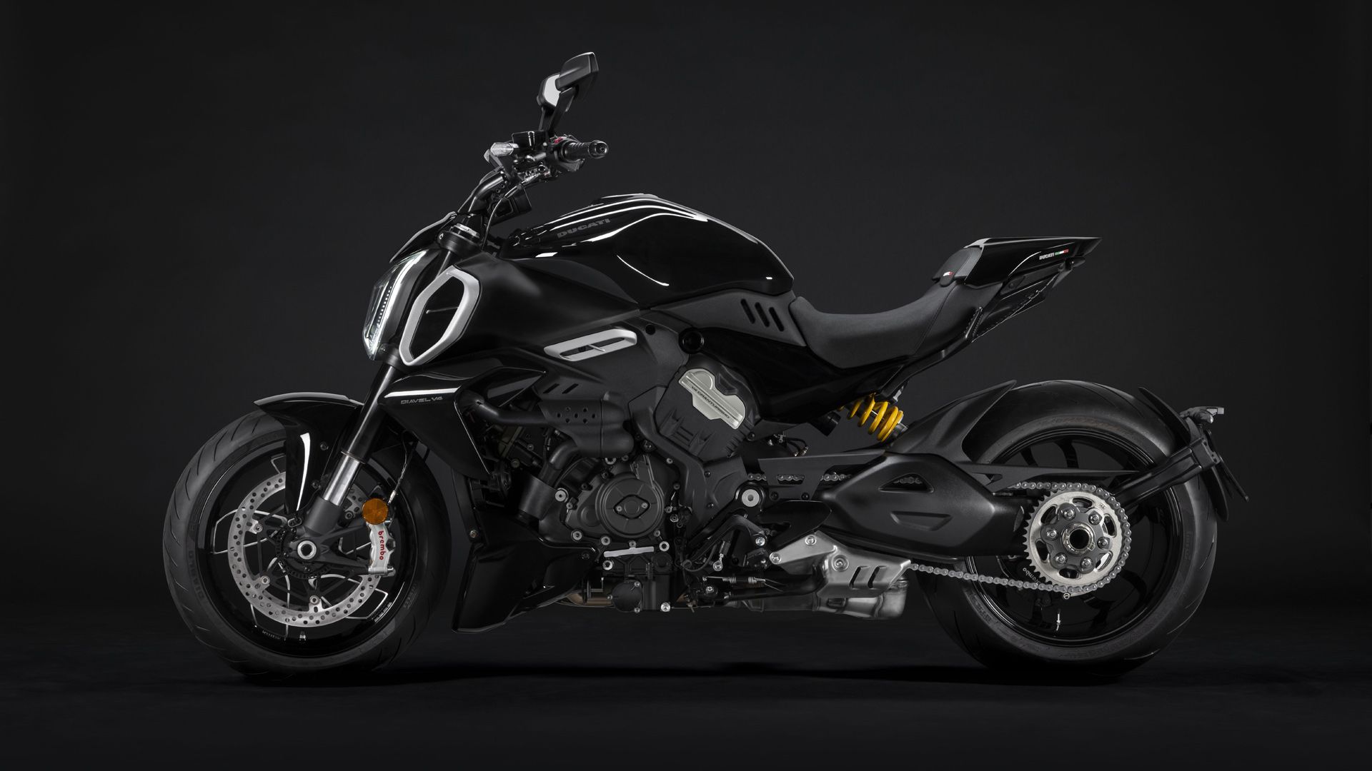 Ducati Diavel V4 2023 Estudio (1)