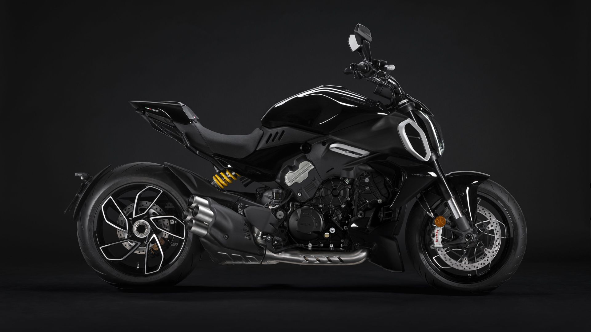 MY23 Ducati Diavel V4  14  UC450365 High