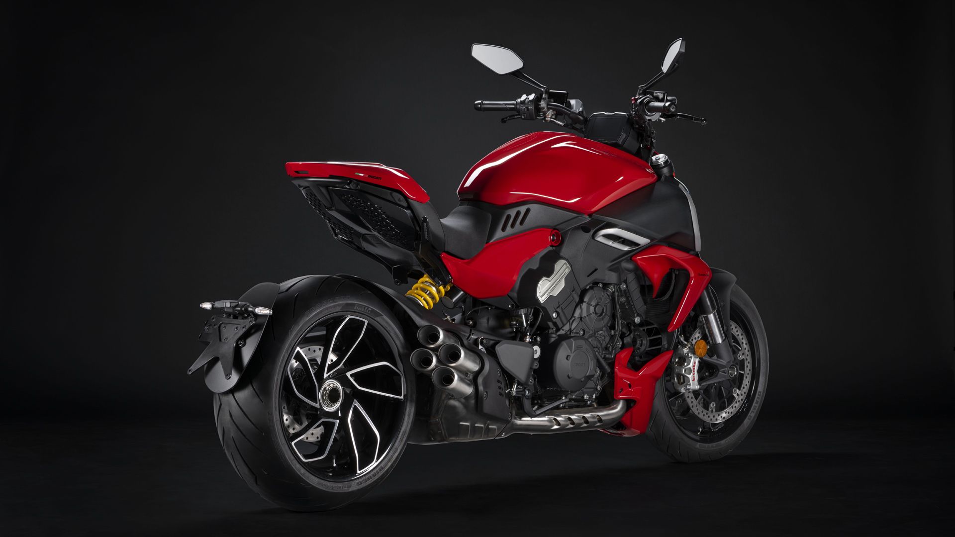 MY23 Ducati Diavel V4  68  UC450399 High