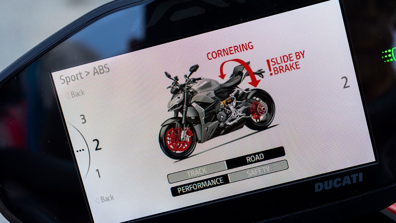 Superprueba Ducati Streetfighter V2 naked terrorifica (11)