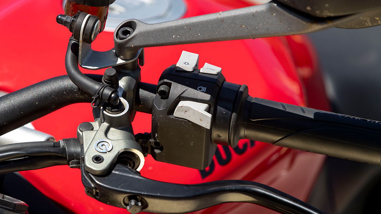 Superprueba Ducati Streetfighter V2 naked terrorifica (12)