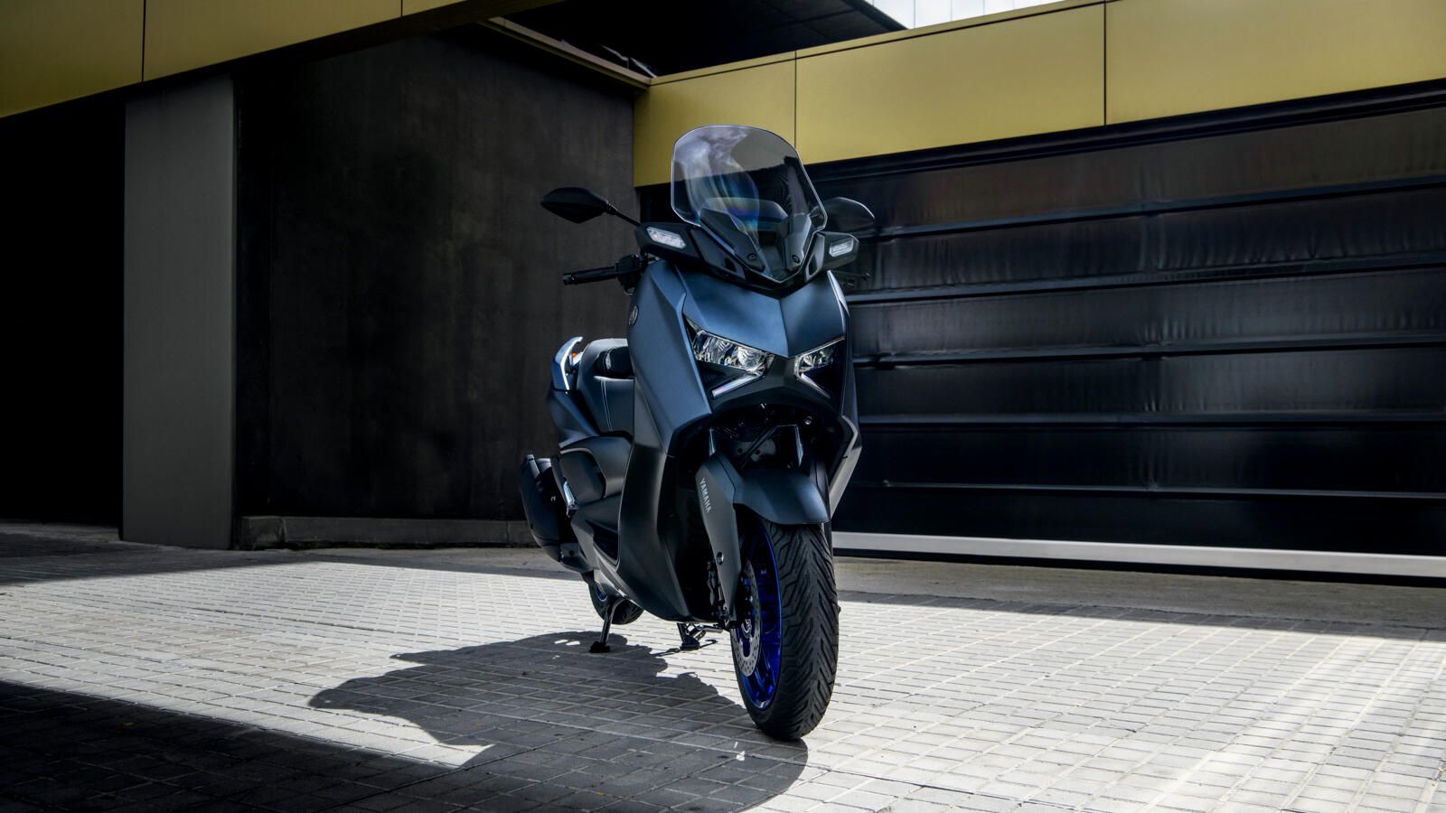 2023 YAM XMAX125 EU MBM3 STA 002 03 preview