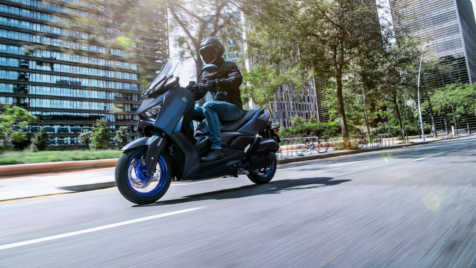 2023 YAM XMAX125 EU MBM3 ACT 002 03 preview