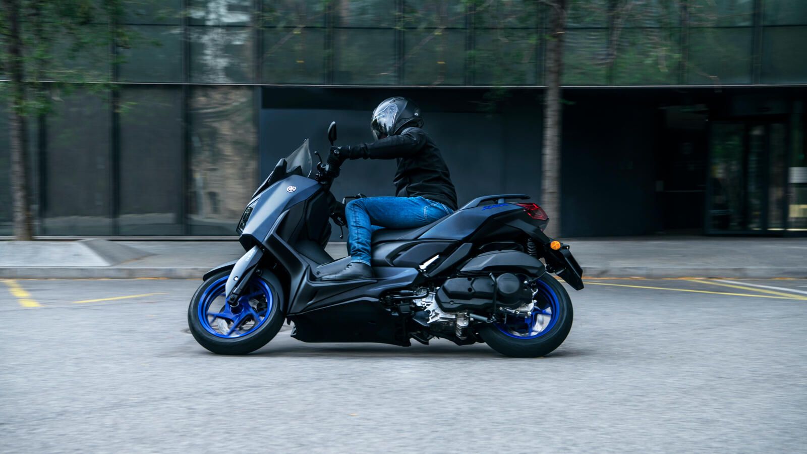 2023 YAM XMAX125 EU MBM3 ACT 007 03 preview