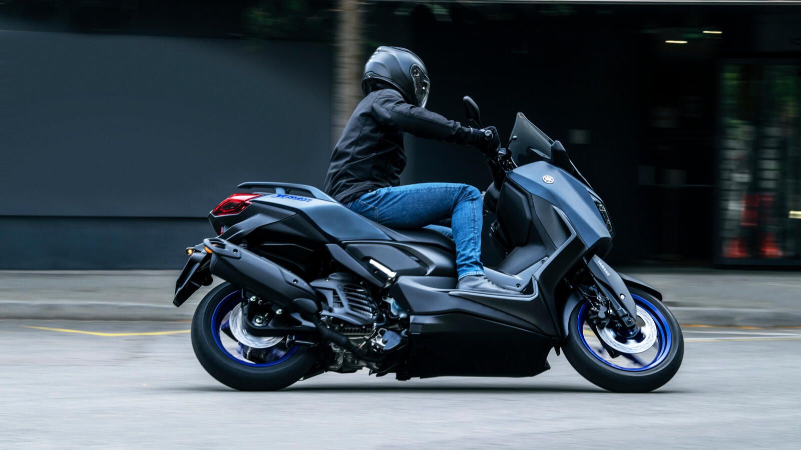 2023 YAM XMAX125 EU MBM3 ACT 005 03 preview