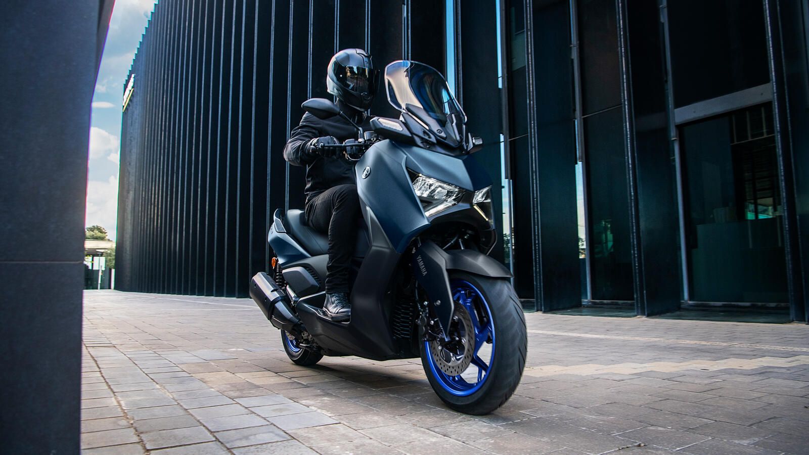 2023 YAM XMAX300 EU MBM3 ACT 005 03 preview