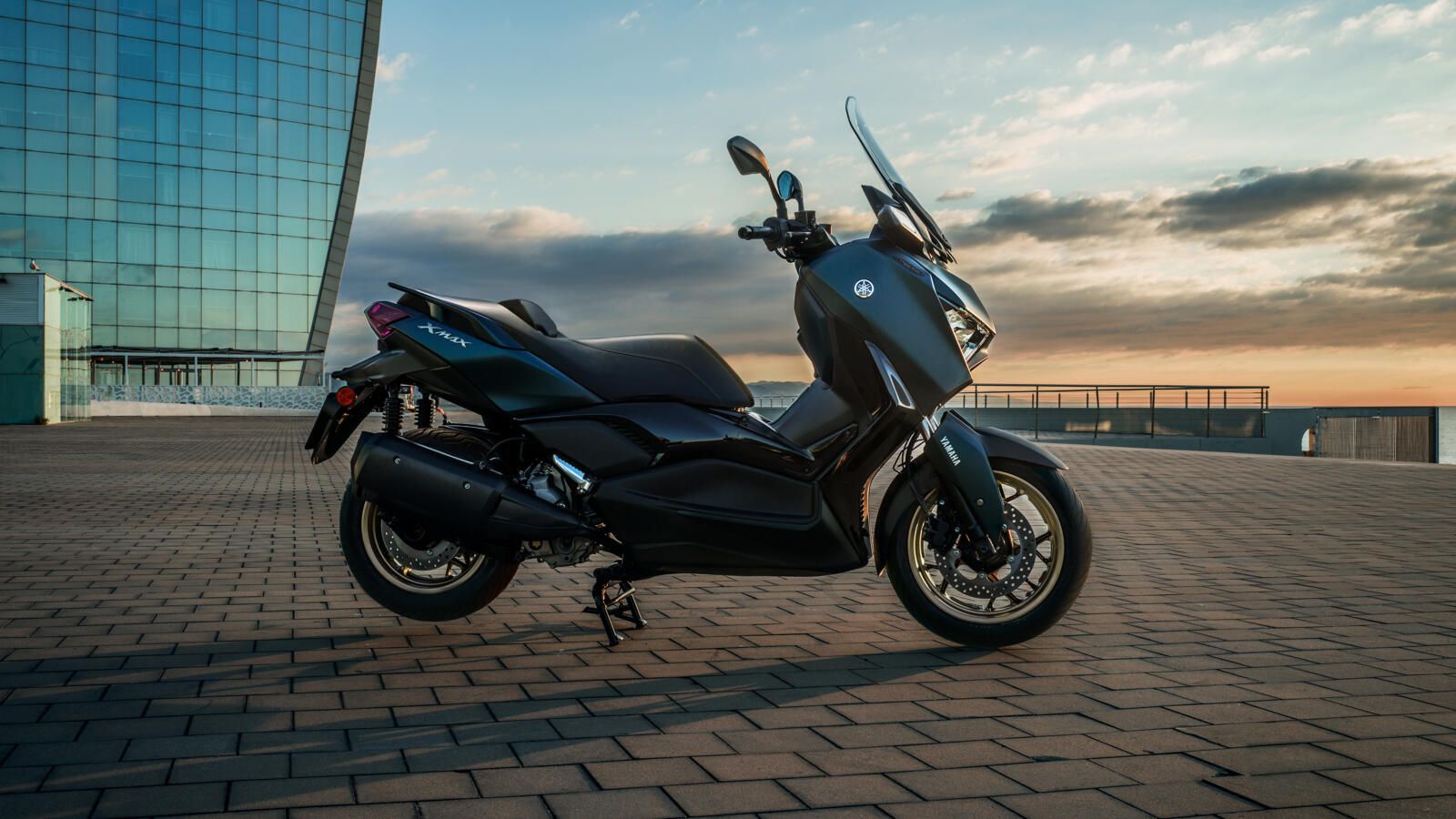 2023 YAM XMAX300ASP EU MDBNM4 STA 004 03 preview