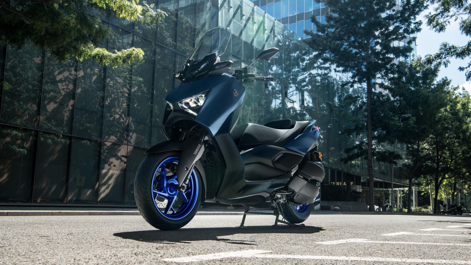 2023 YAM XMAX300 EU MBM3 STA 001 03 preview
