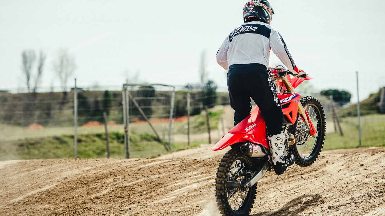 Prueba de escape con la Honda CRF 250 2022.