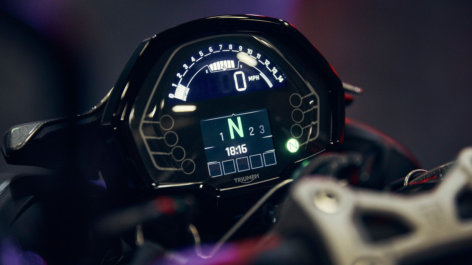 Triumph Street Triple R 2023 Detalles (12)
