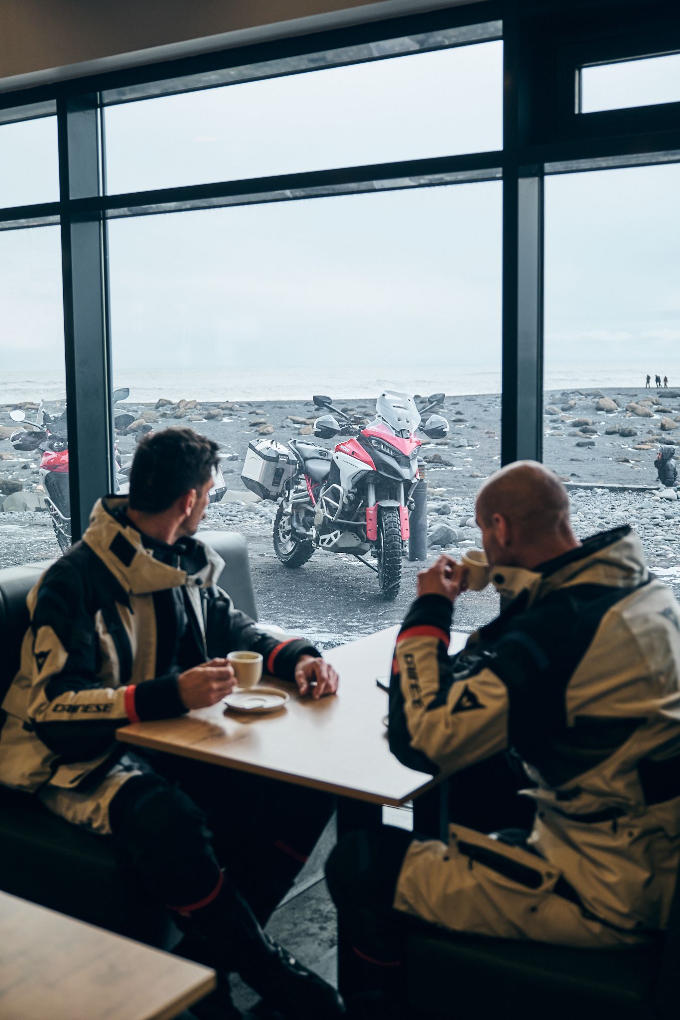Viaje Islandia Ducati Playa Arena Negra (3)
