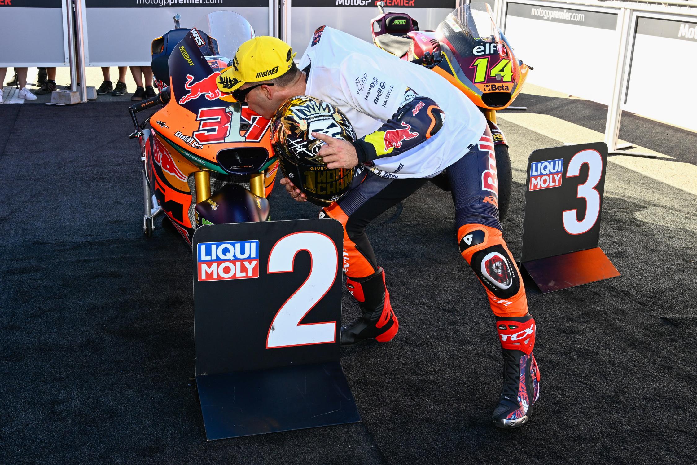Augusto Fernández campeón del mundo de Moto2 2022