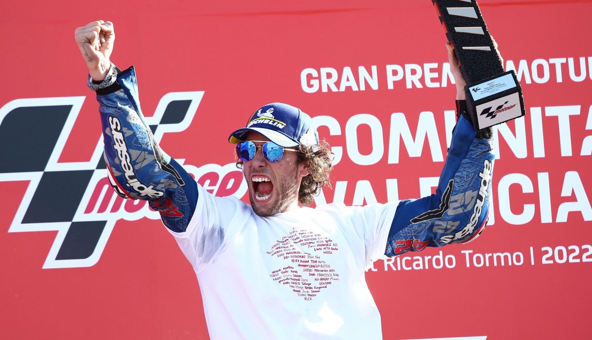 Álex Rins ha ganado la carrera final de MotoGP 2022 en Valencia Álex Rins ha ganado la carrera final de MotoGP 2022 en Valencia