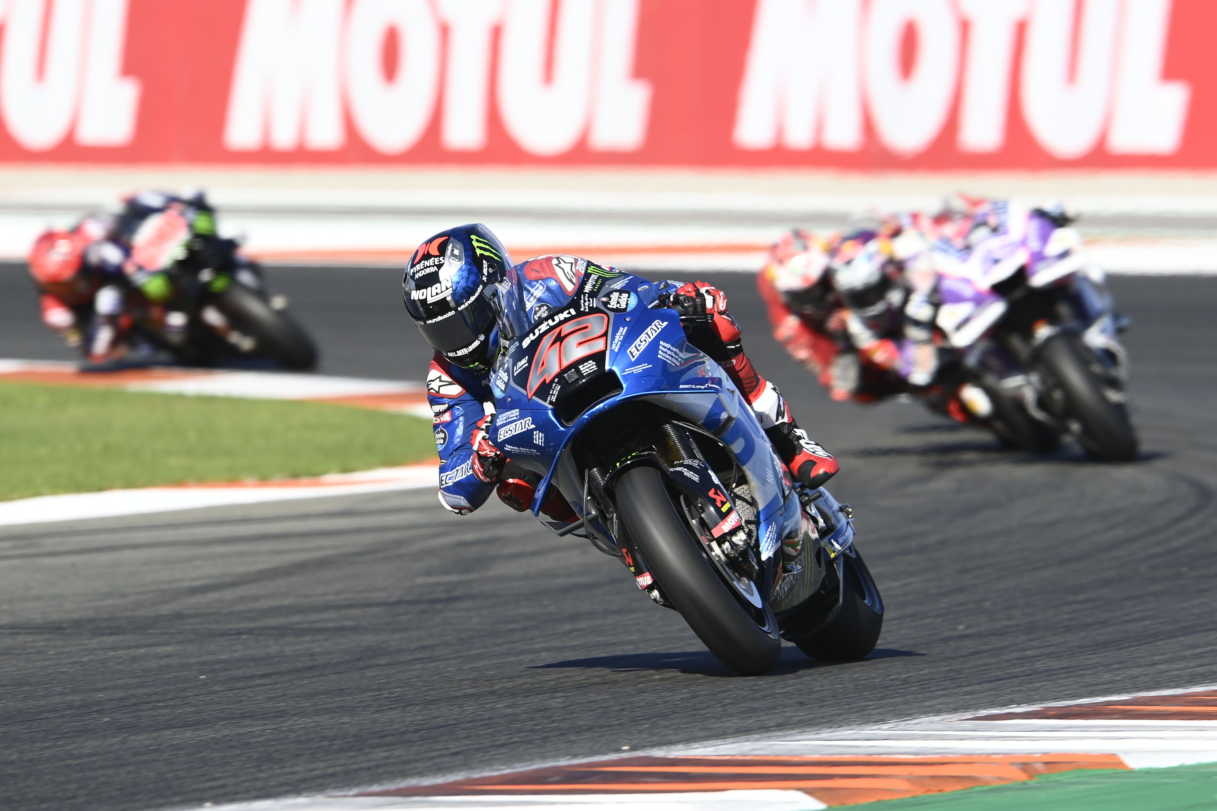 Álex Rins se va de Jorge Martín, Jack Miller y Fabio Quartararo, MotoGP Valencia 2022