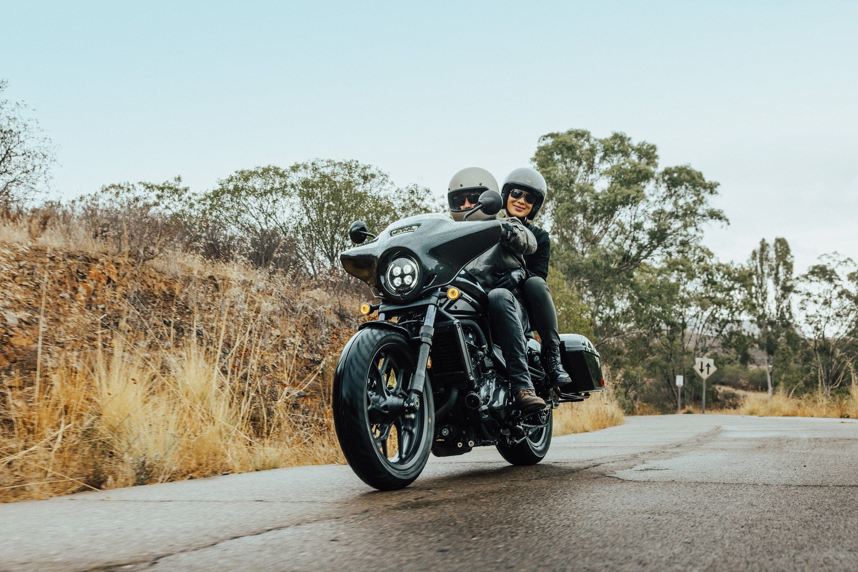 421233 23YM CMX1100T Rebel