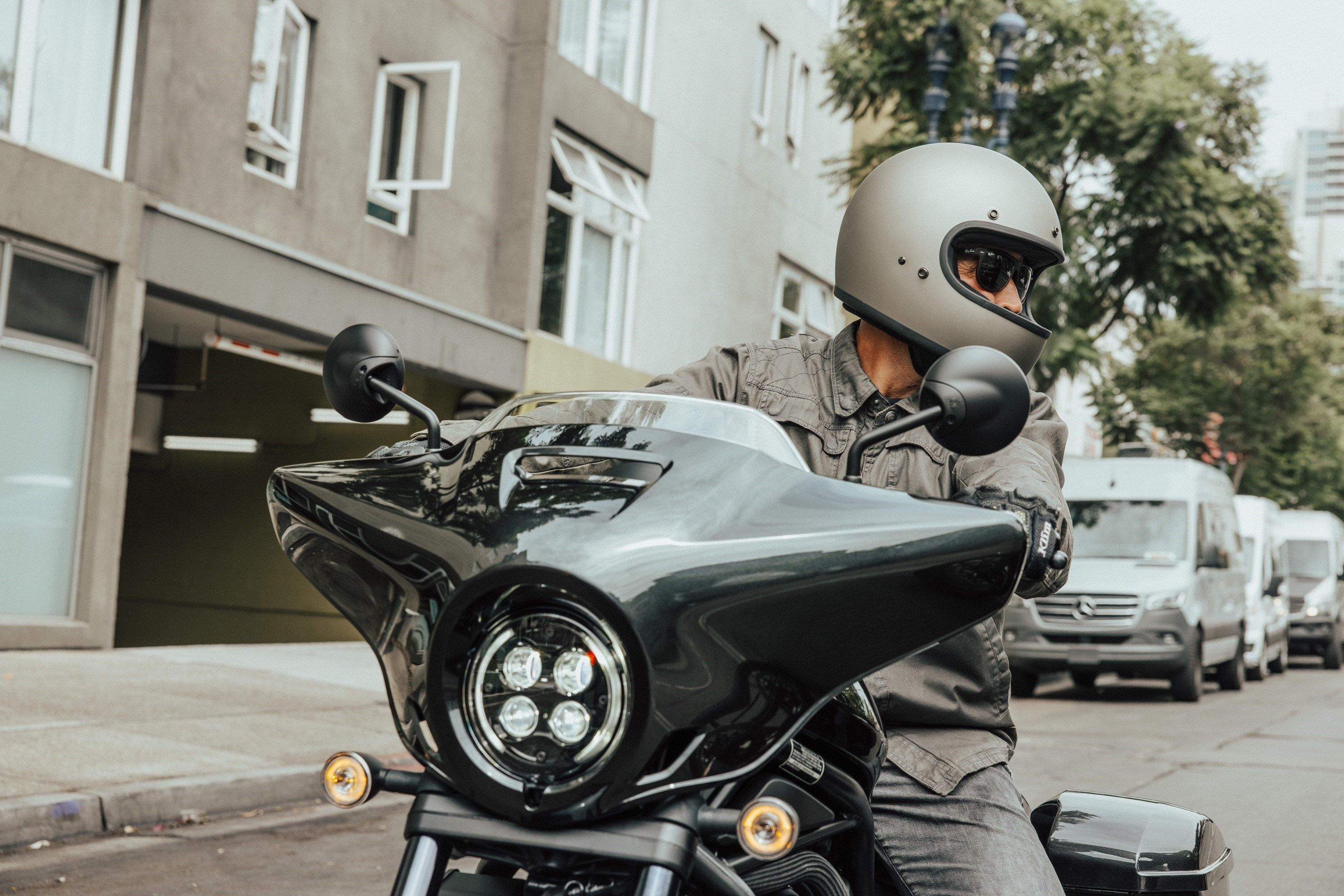 421243 23YM CMX1100T Rebel