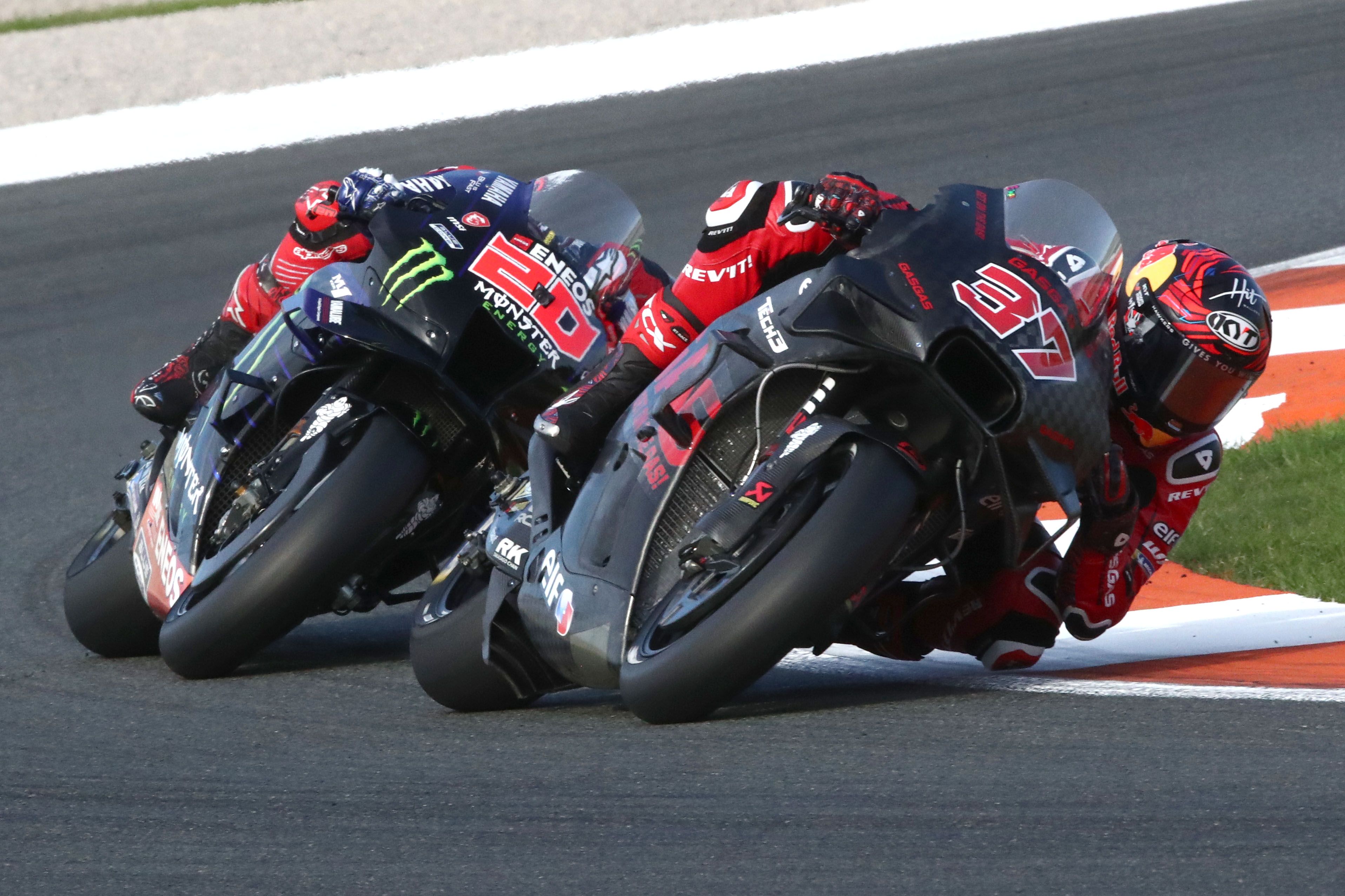 Augusto Fernández y Fabio Quartararo, test Valencia MotoGP 2023