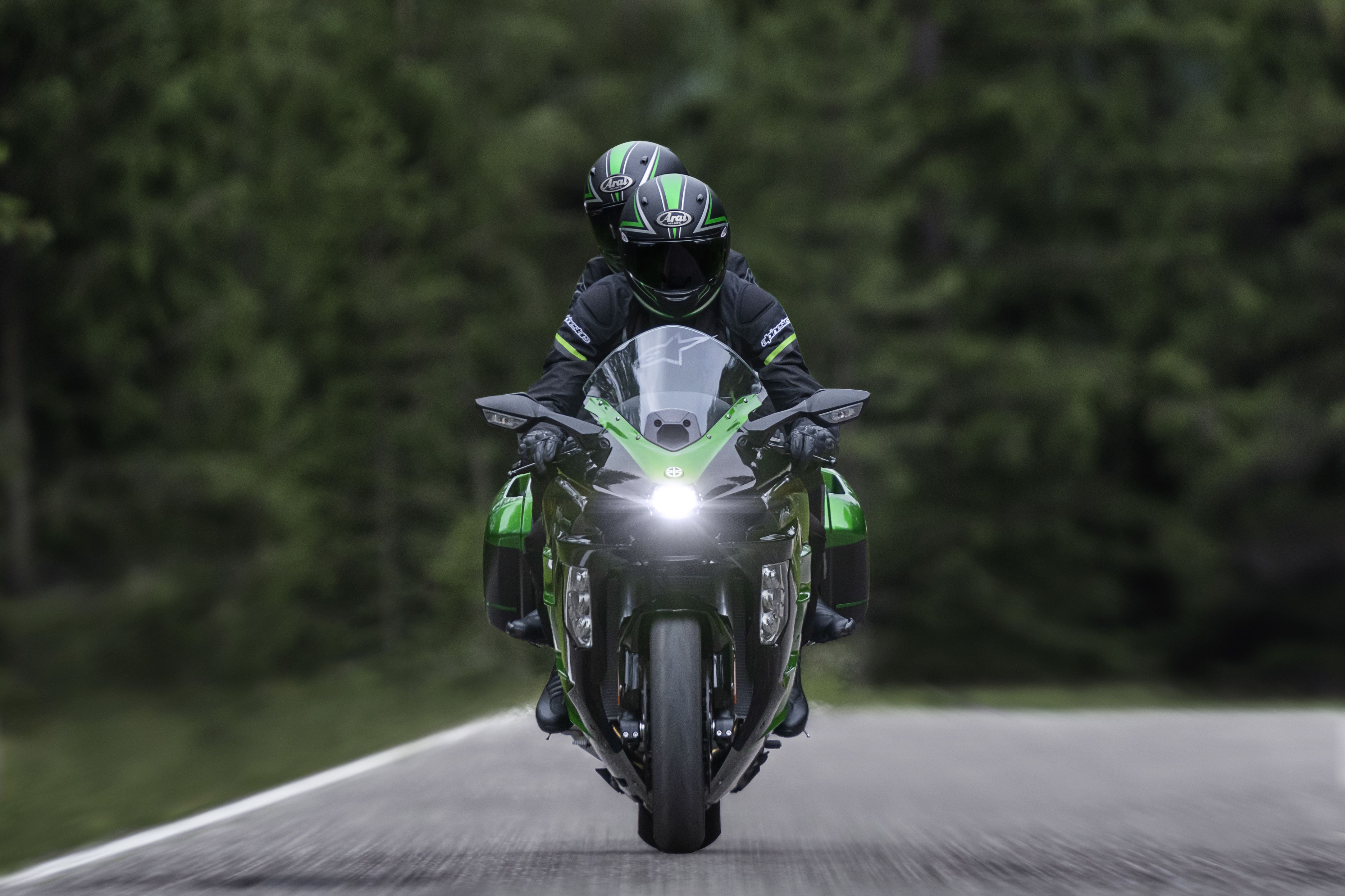 Kawasaki Ninja H2 SX SE GN2 ACT (1)