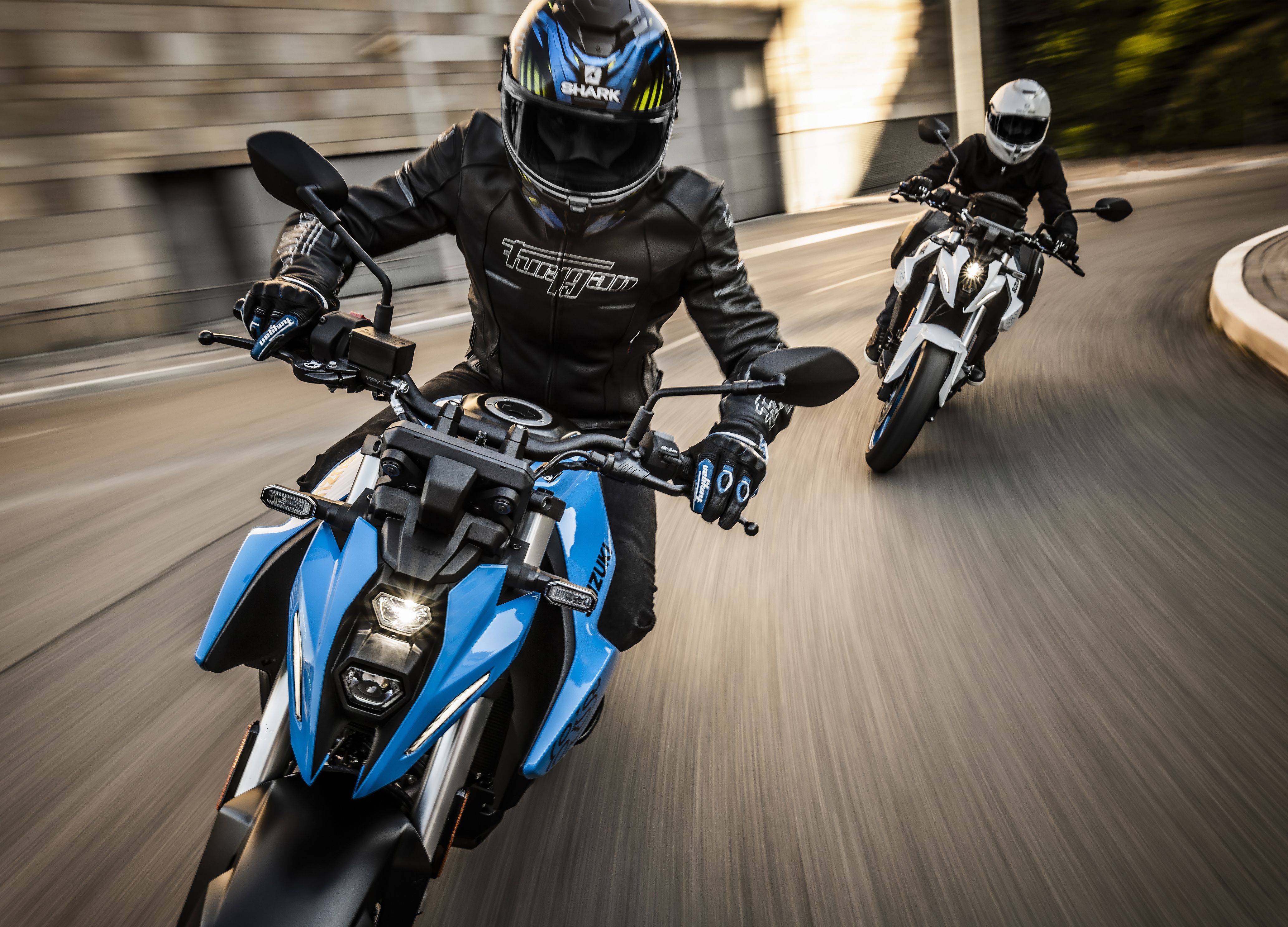 Suzuki GSX 8S (1)