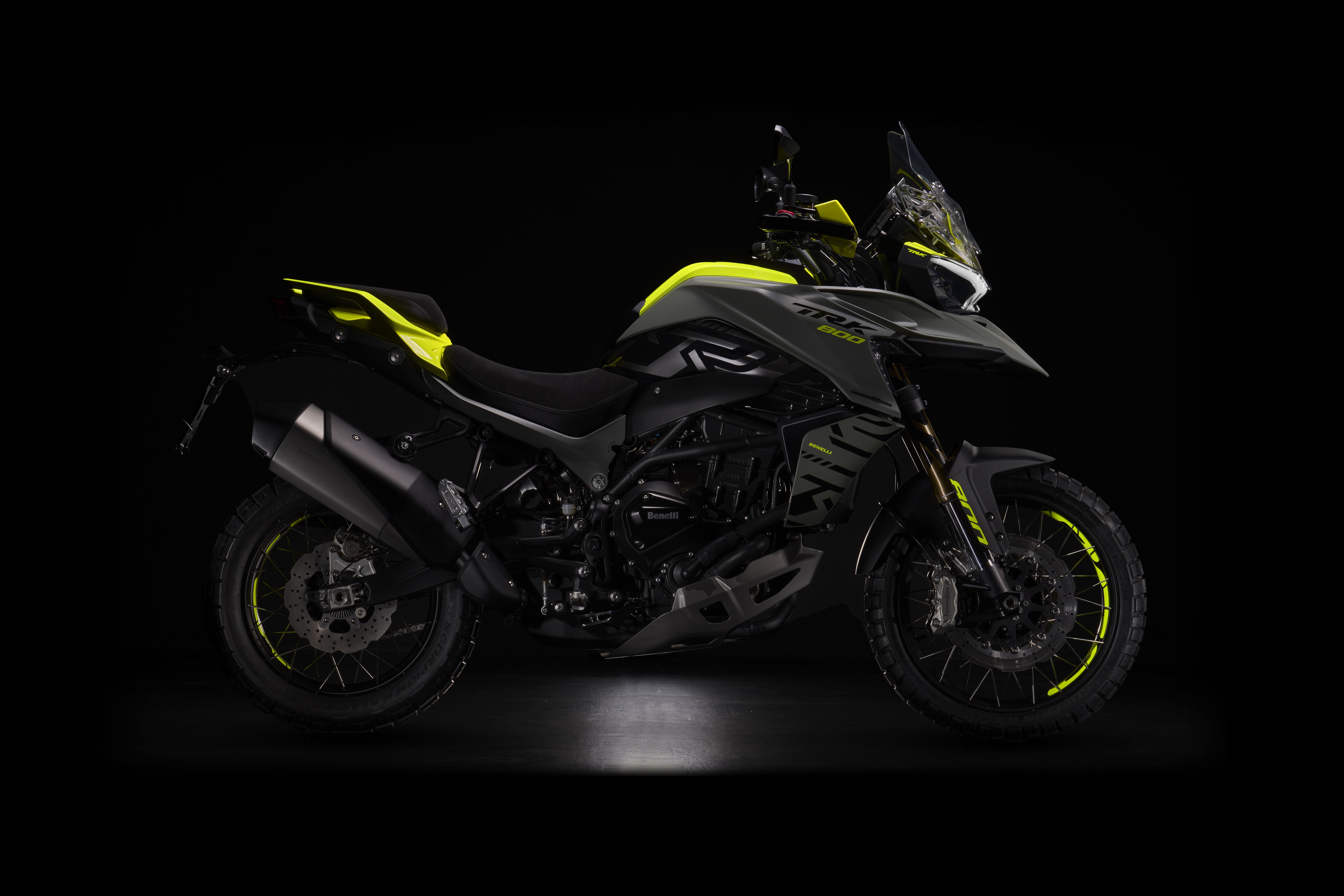 Benelli TRK 880 2023 01 (1)