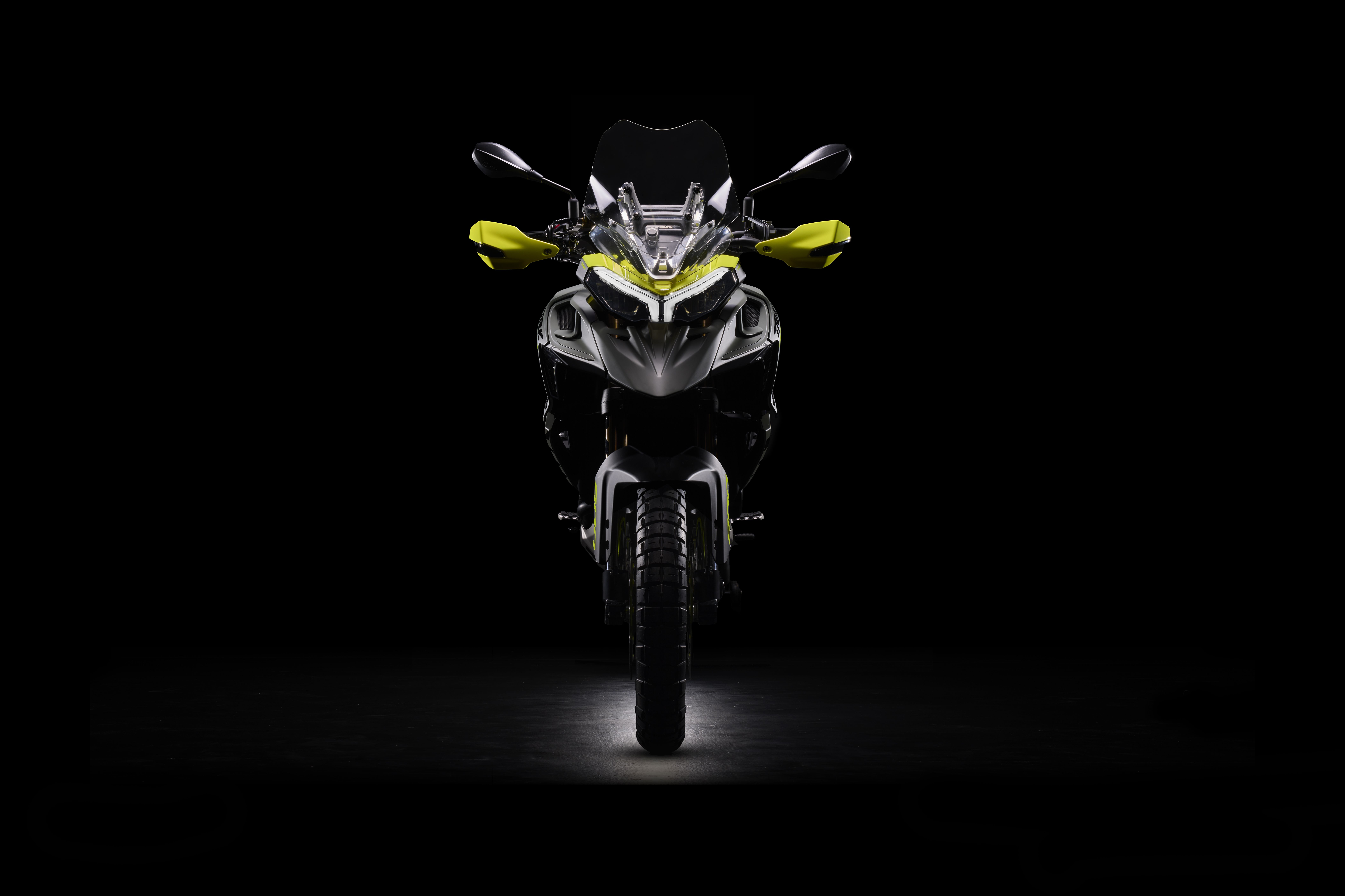 Benelli TRK 880 2023 04 (1)