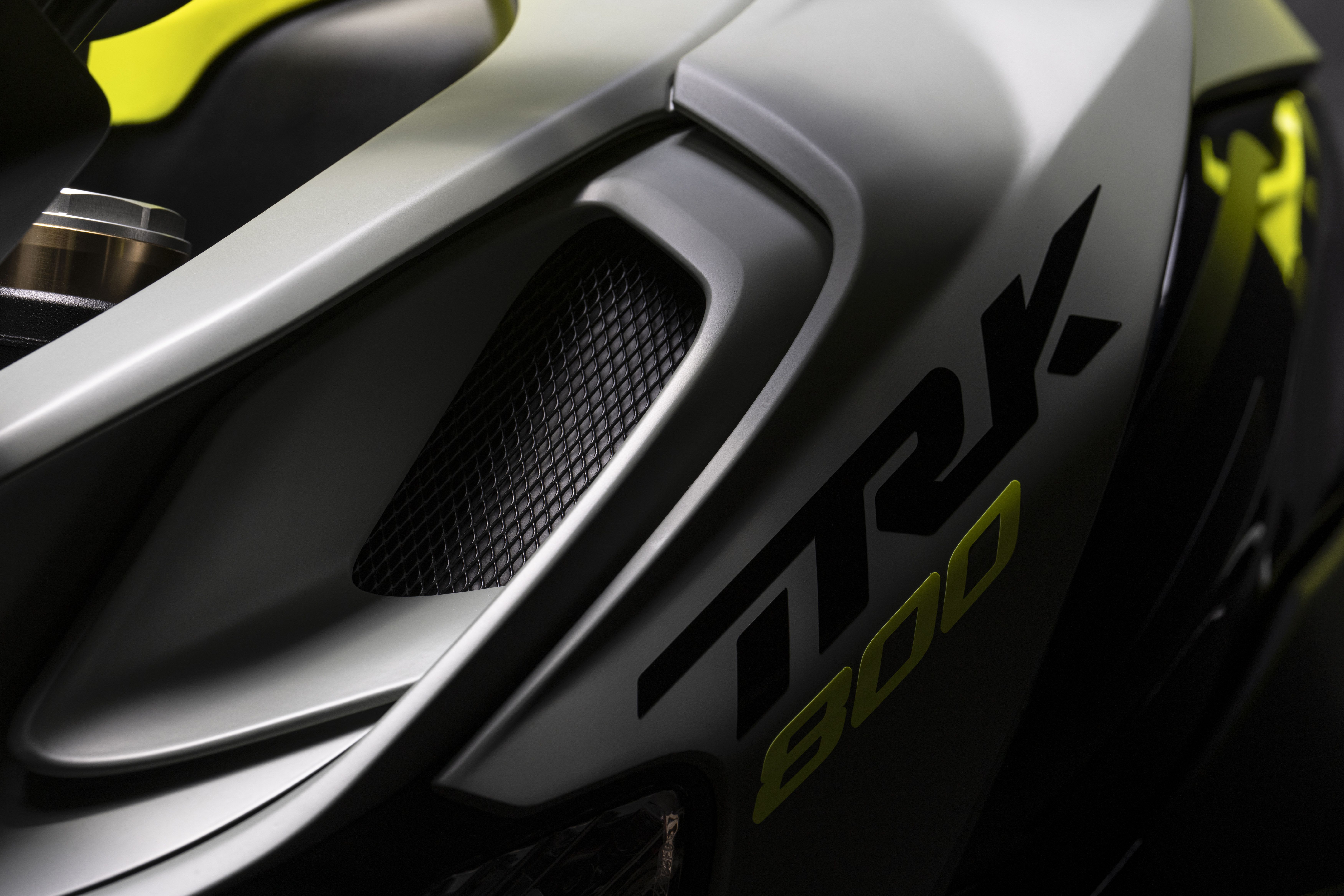 Benelli TRK 880 2023 06 (2)
