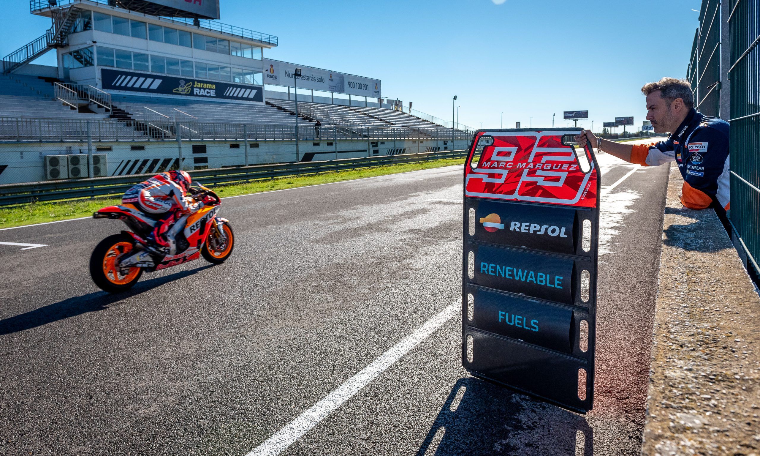 Marc Márquez rodando en el circuito del Jarama con el nuevo biocombusible de Repsol
