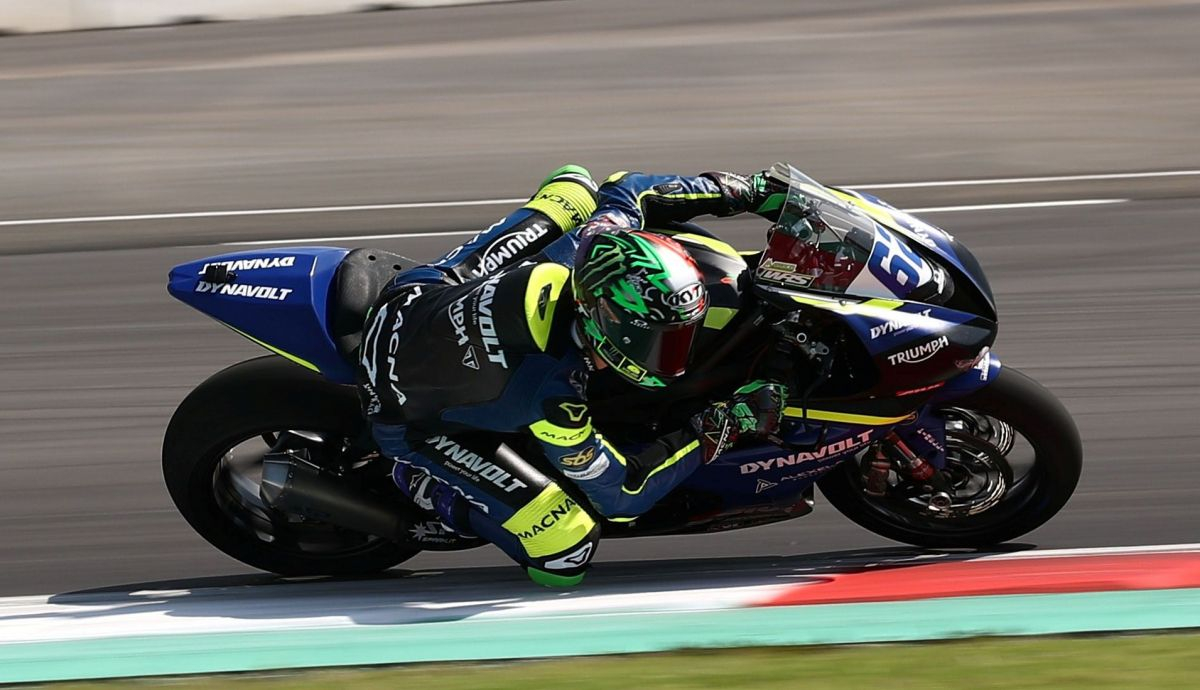 Stefano Manzi era el único capaz de seguir a Aegerter Stefano Manzi era el único capaz de seguir a Aegerter