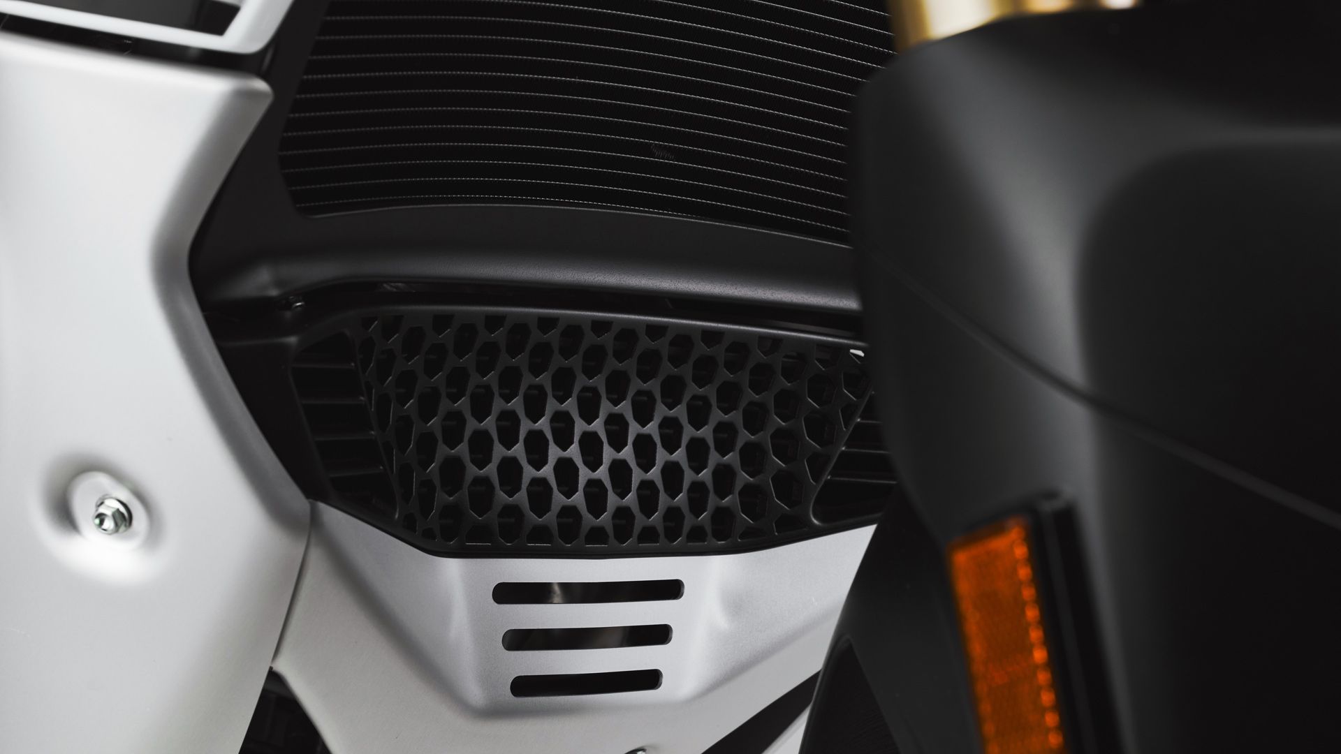 MV Agusta Lucky Explorer 9 5 Detalles (2)