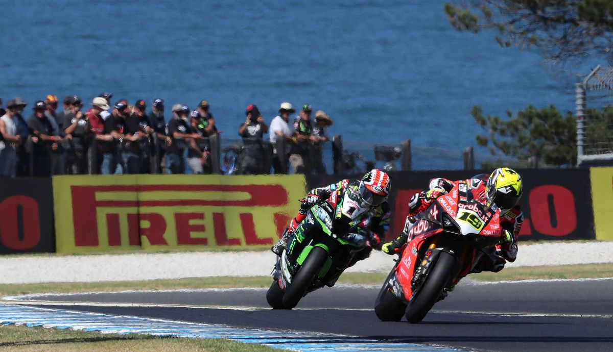 Álvaro Bautista se estrenó con Ducati en Superbike batiendo a Jonathan Rea en Australia Álvaro Bautista se estrenó con Ducati en Superbike batiendo a Jonathan Rea en Australia